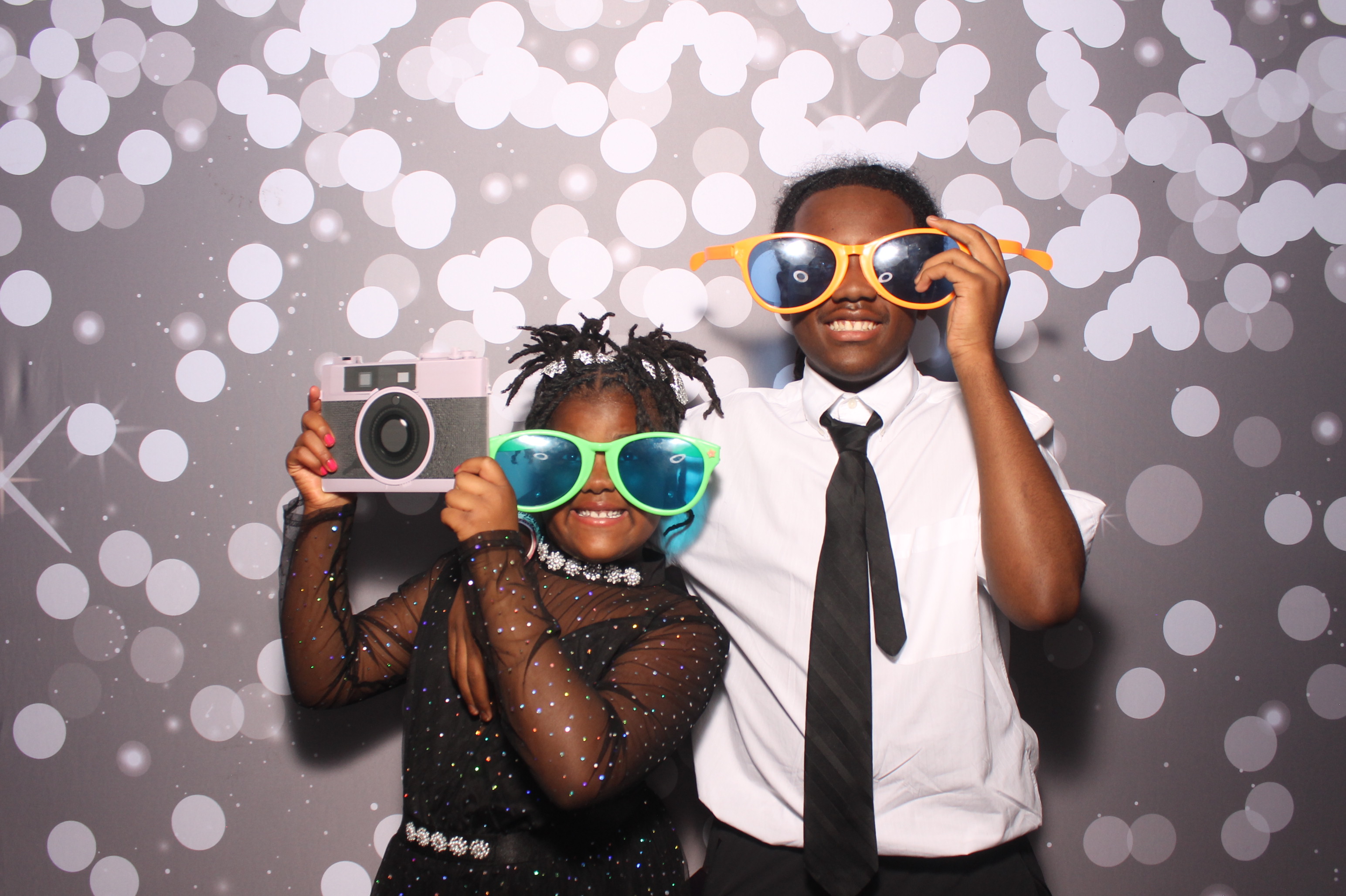 Father Daughter Cupcake Prom | View more photos from the event at gallery.photoboothcincy.com/u/PhotoBoothCincy/Father-Daughter-Cupcake-Prom-1