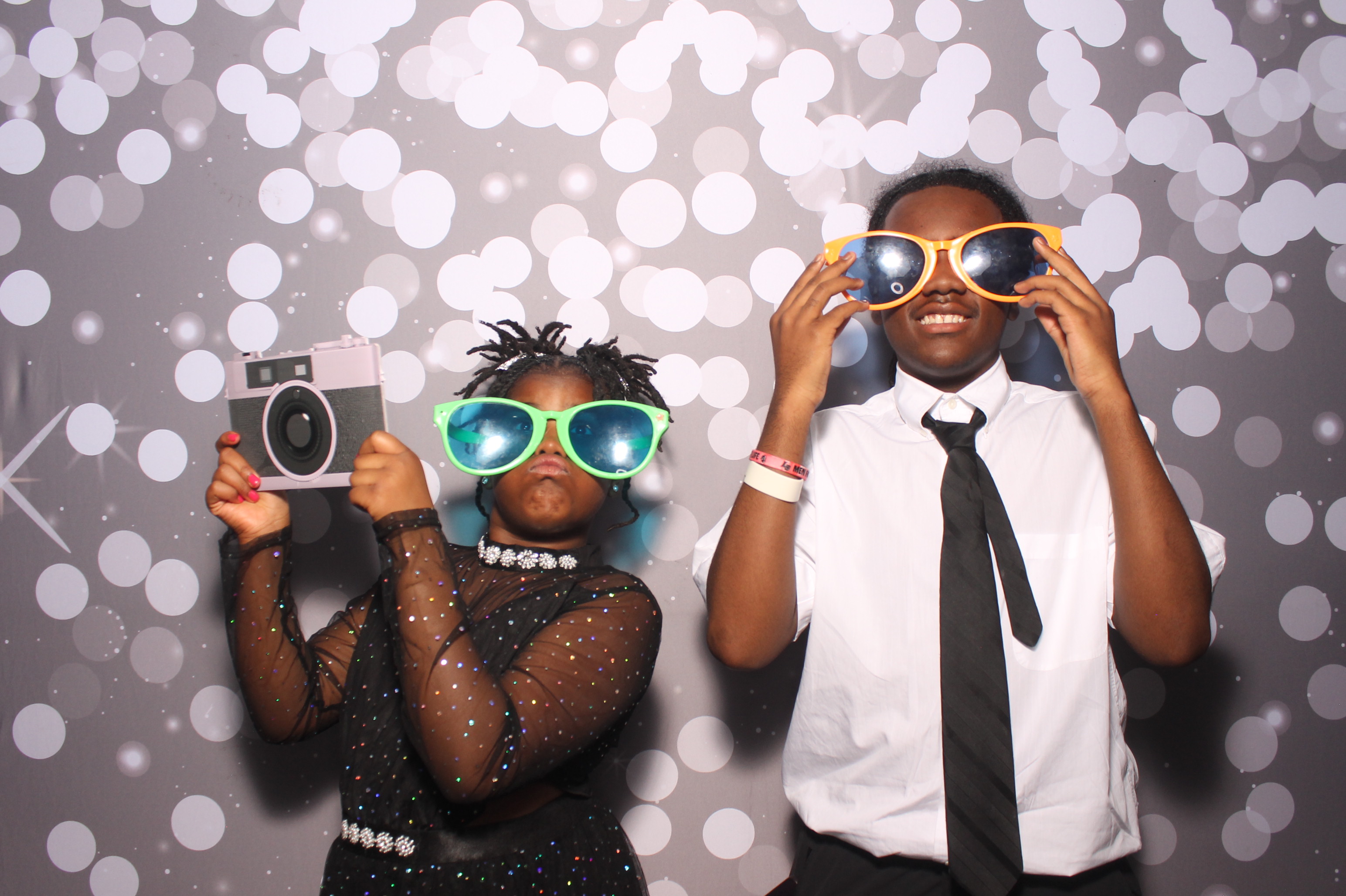 Father Daughter Cupcake Prom | View more photos from the event at gallery.photoboothcincy.com/u/PhotoBoothCincy/Father-Daughter-Cupcake-Prom-1