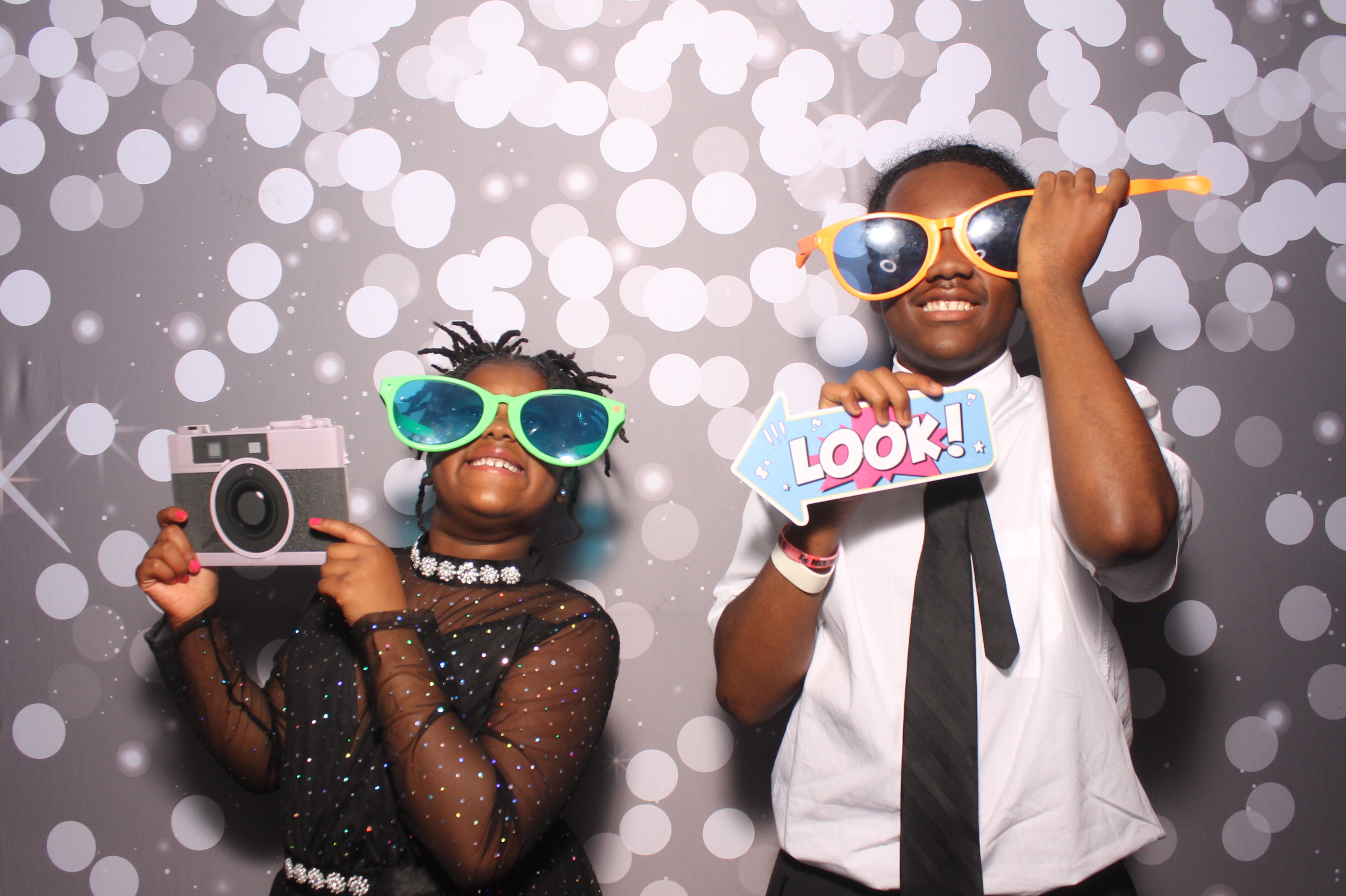 Father Daughter Cupcake Prom | View more photos from the event at gallery.photoboothcincy.com/u/PhotoBoothCincy/Father-Daughter-Cupcake-Prom-1