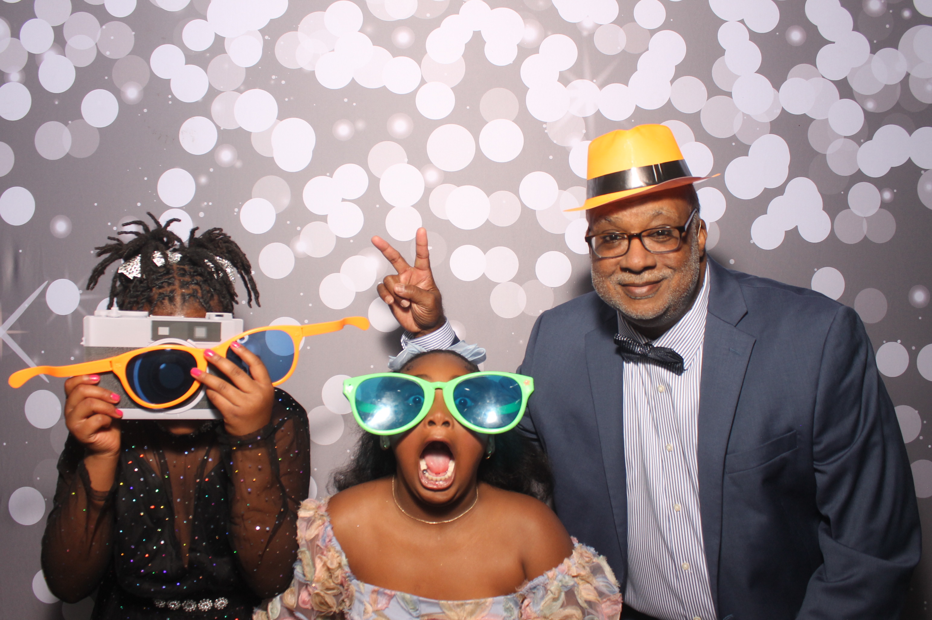 Father Daughter Cupcake Prom | View more photos from the event at gallery.photoboothcincy.com/u/PhotoBoothCincy/Father-Daughter-Cupcake-Prom-1