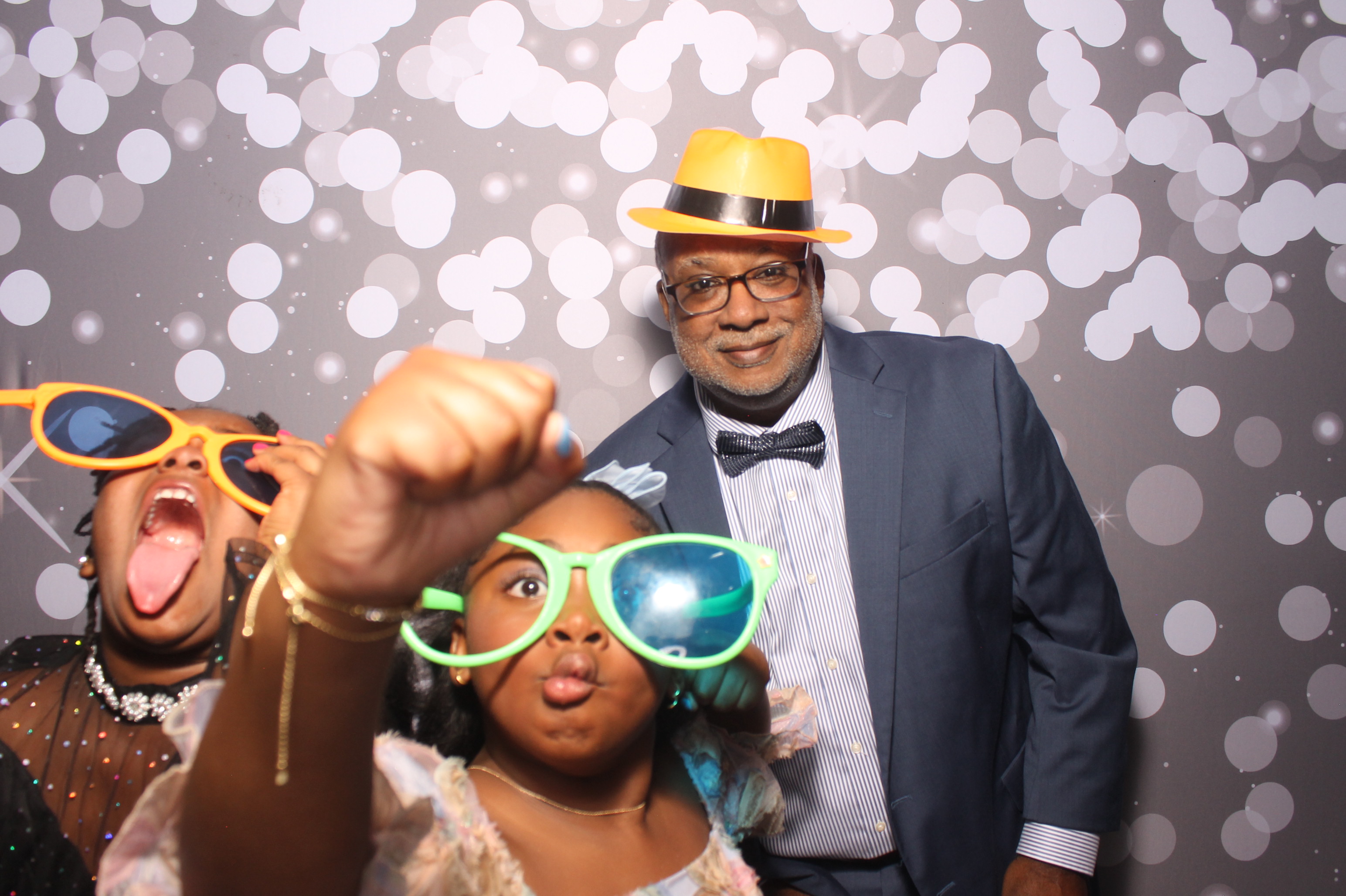 Father Daughter Cupcake Prom | View more photos from the event at gallery.photoboothcincy.com/u/PhotoBoothCincy/Father-Daughter-Cupcake-Prom-1