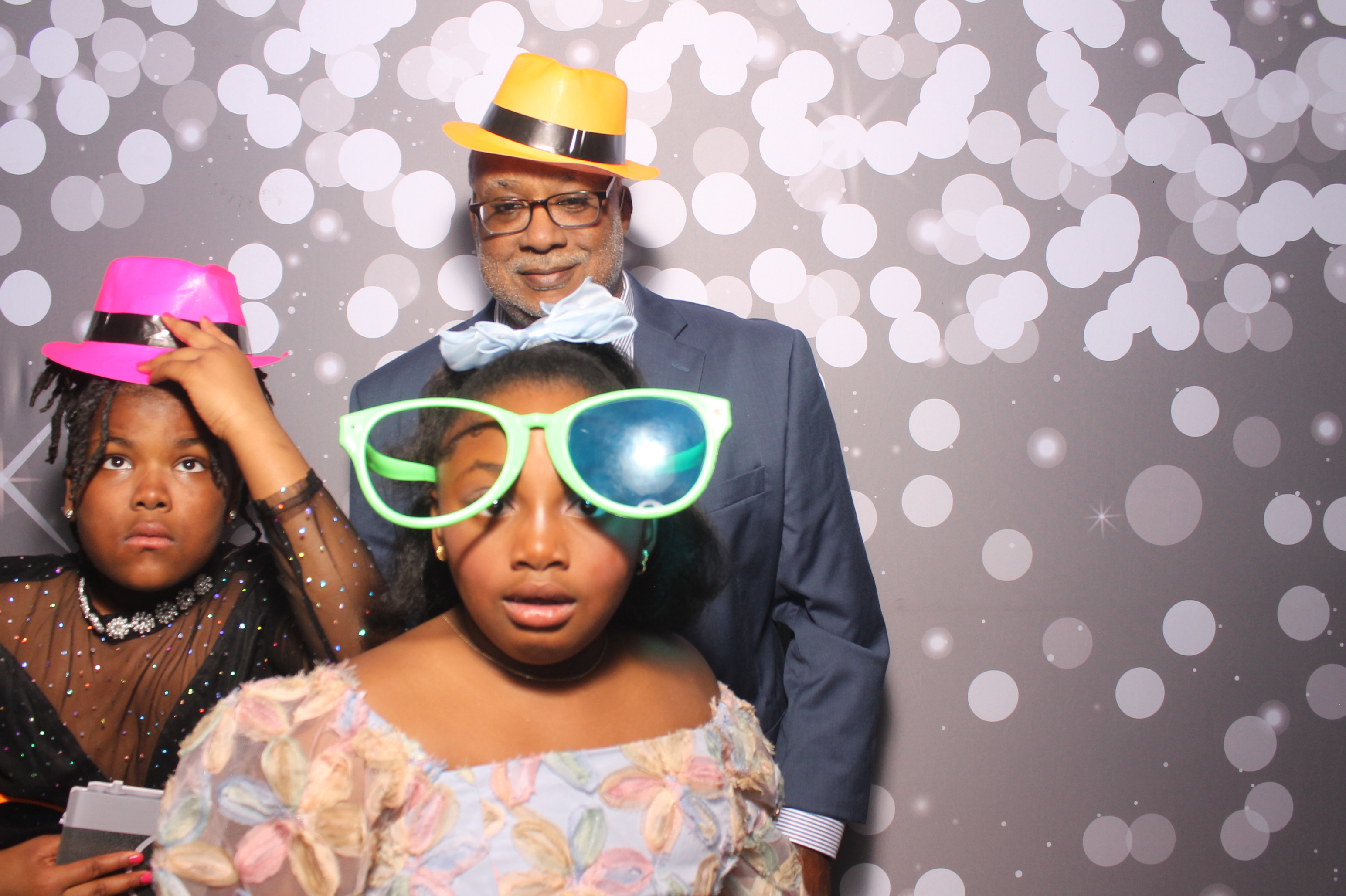 Father Daughter Cupcake Prom | View more photos from the event at gallery.photoboothcincy.com/u/PhotoBoothCincy/Father-Daughter-Cupcake-Prom-1