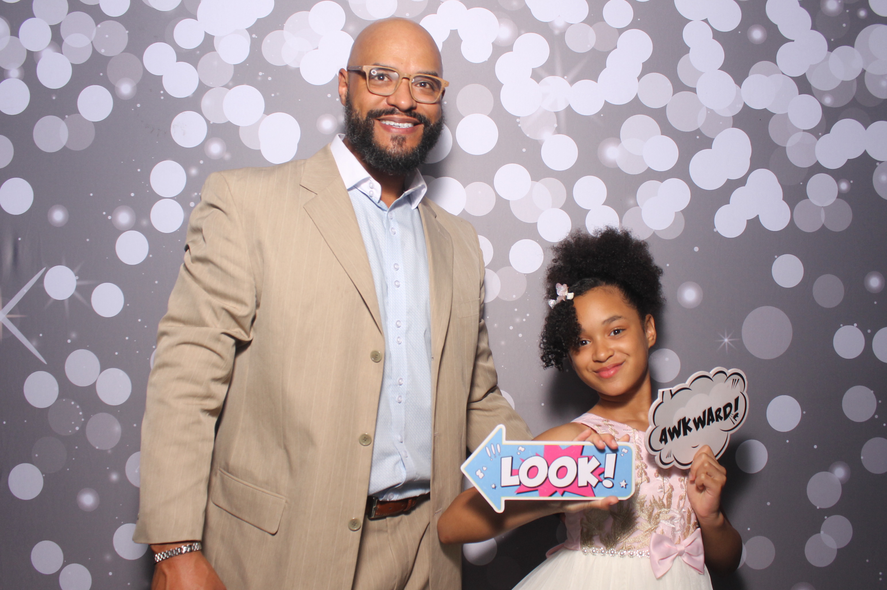Father Daughter Cupcake Prom | View more photos from the event at gallery.photoboothcincy.com/u/PhotoBoothCincy/Father-Daughter-Cupcake-Prom-1