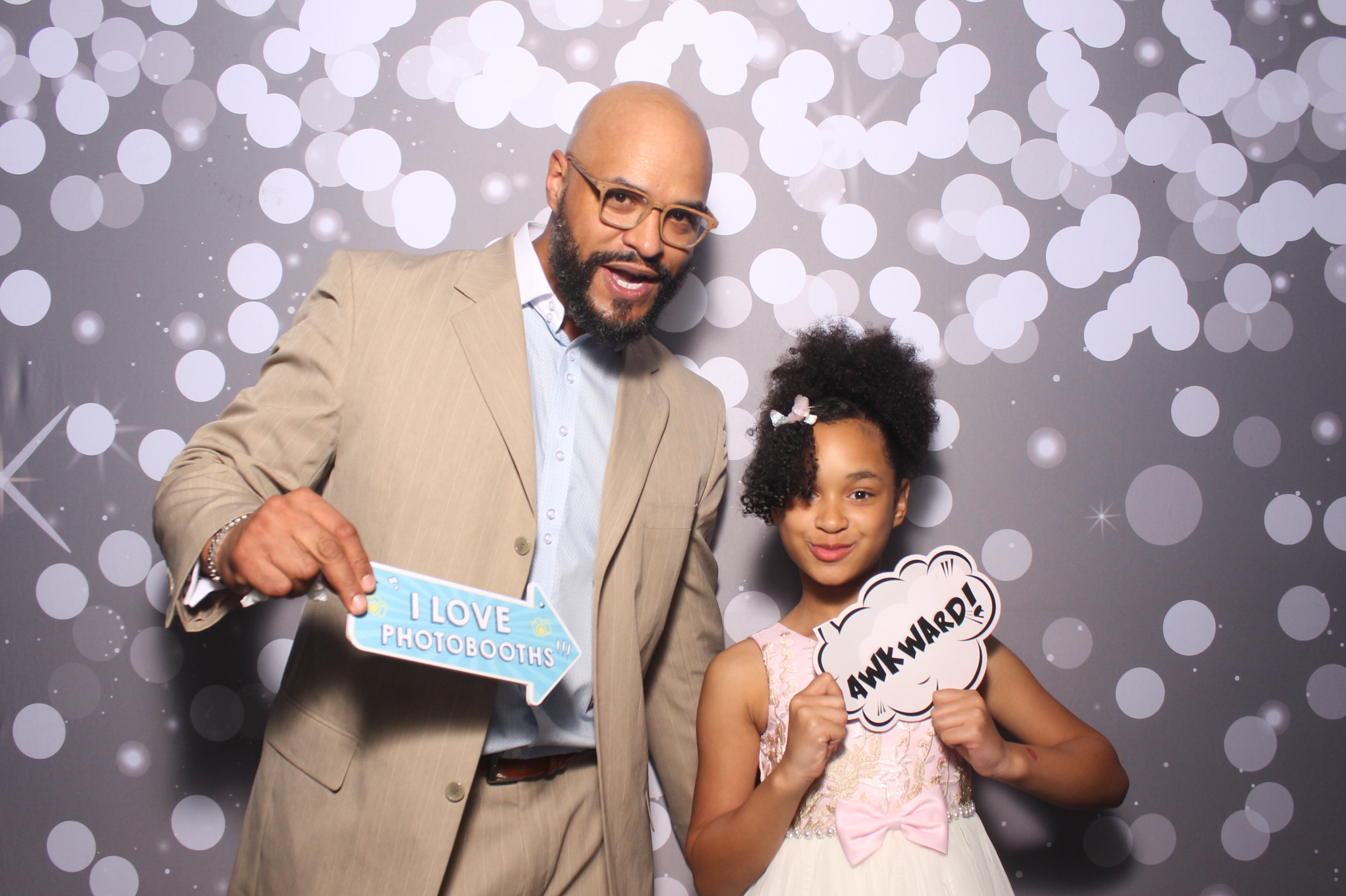 Father Daughter Cupcake Prom | View more photos from the event at gallery.photoboothcincy.com/u/PhotoBoothCincy/Father-Daughter-Cupcake-Prom-1