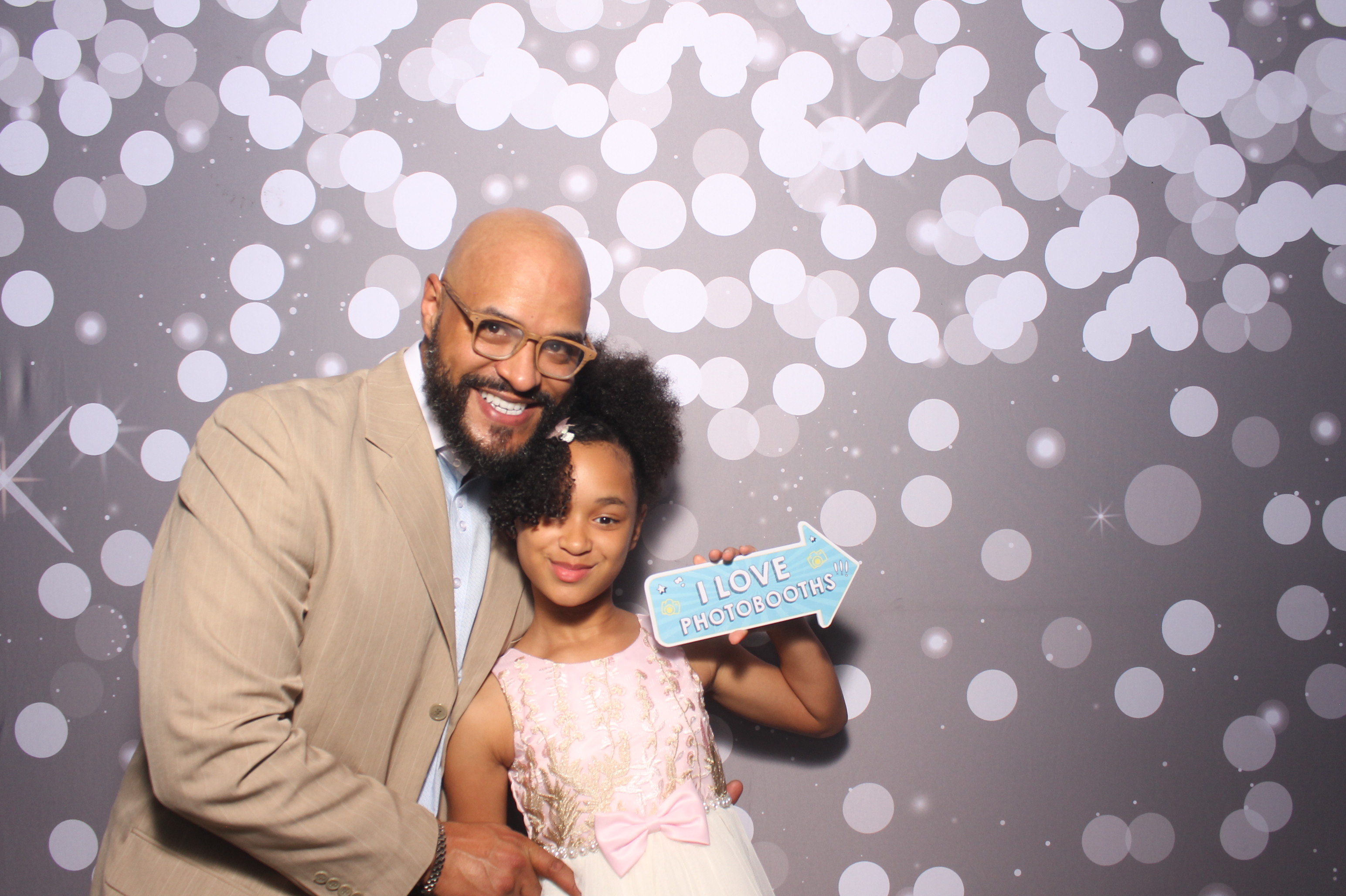 Father Daughter Cupcake Prom | View more photos from the event at gallery.photoboothcincy.com/u/PhotoBoothCincy/Father-Daughter-Cupcake-Prom-1