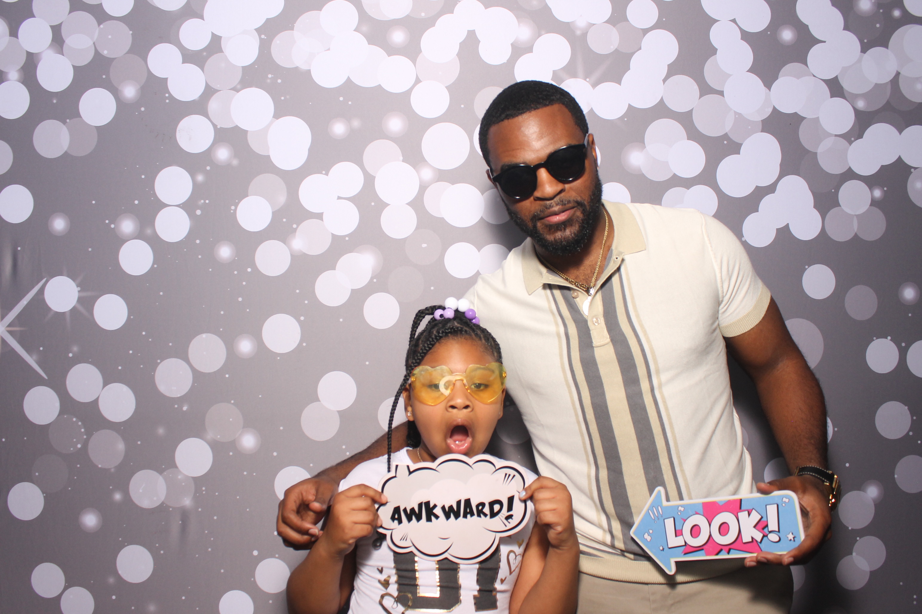 Father Daughter Cupcake Prom | View more photos from the event at gallery.photoboothcincy.com/u/PhotoBoothCincy/Father-Daughter-Cupcake-Prom-1