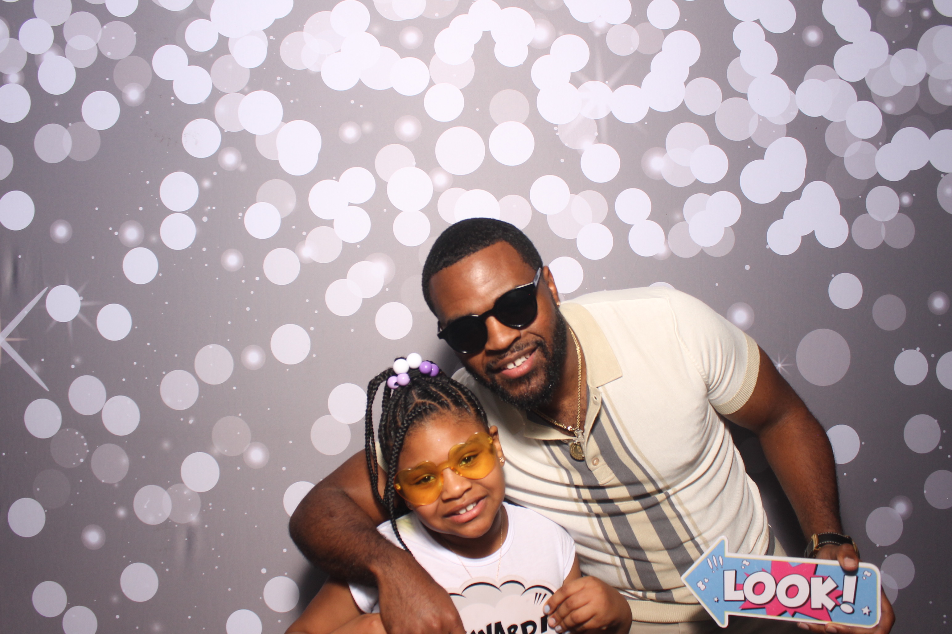 Father Daughter Cupcake Prom | View more photos from the event at gallery.photoboothcincy.com/u/PhotoBoothCincy/Father-Daughter-Cupcake-Prom-1
