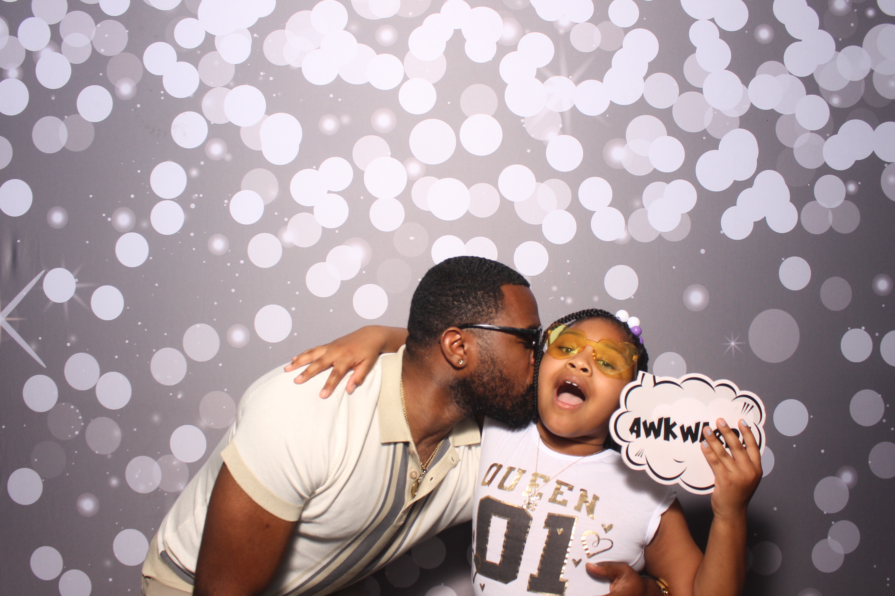 Father Daughter Cupcake Prom | View more photos from the event at gallery.photoboothcincy.com/u/PhotoBoothCincy/Father-Daughter-Cupcake-Prom-1