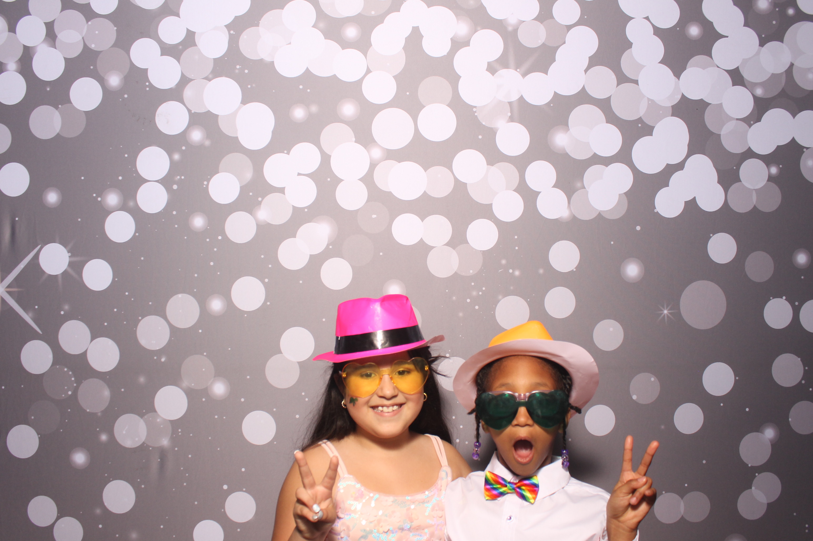 Father Daughter Cupcake Prom | View more photos from the event at gallery.photoboothcincy.com/u/PhotoBoothCincy/Father-Daughter-Cupcake-Prom-1