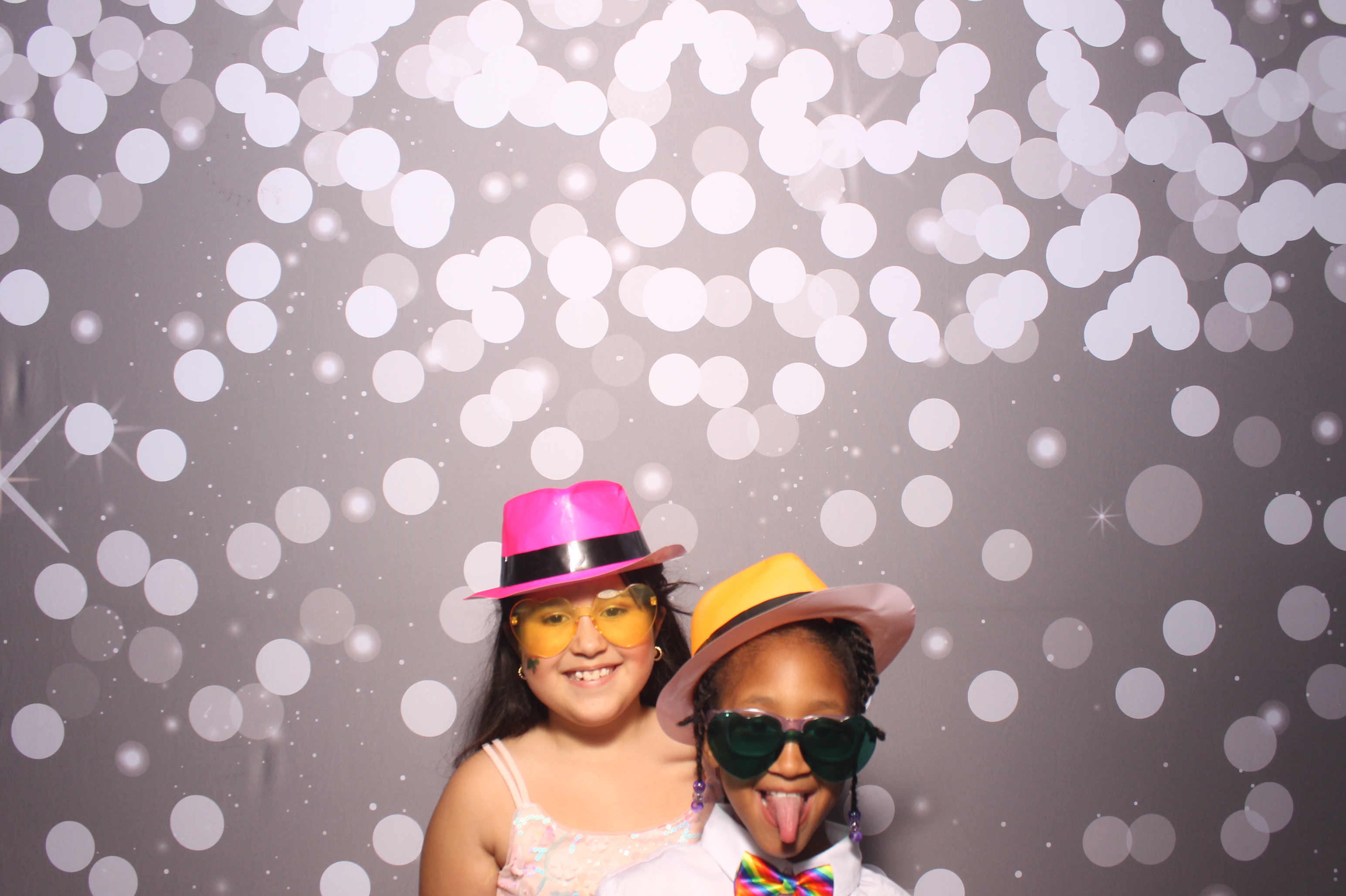 Father Daughter Cupcake Prom | View more photos from the event at gallery.photoboothcincy.com/u/PhotoBoothCincy/Father-Daughter-Cupcake-Prom-1