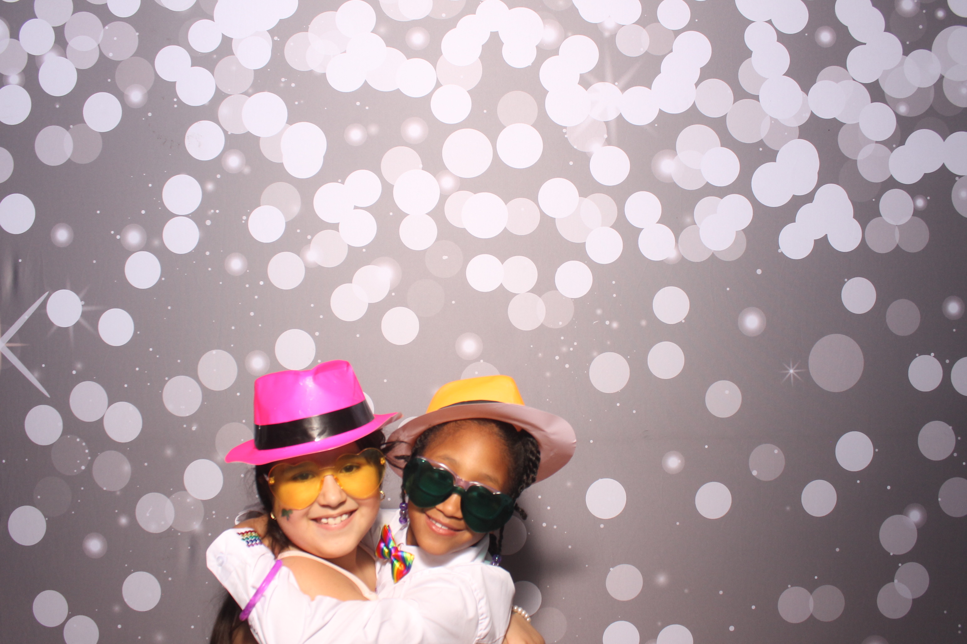 Father Daughter Cupcake Prom | View more photos from the event at gallery.photoboothcincy.com/u/PhotoBoothCincy/Father-Daughter-Cupcake-Prom-1