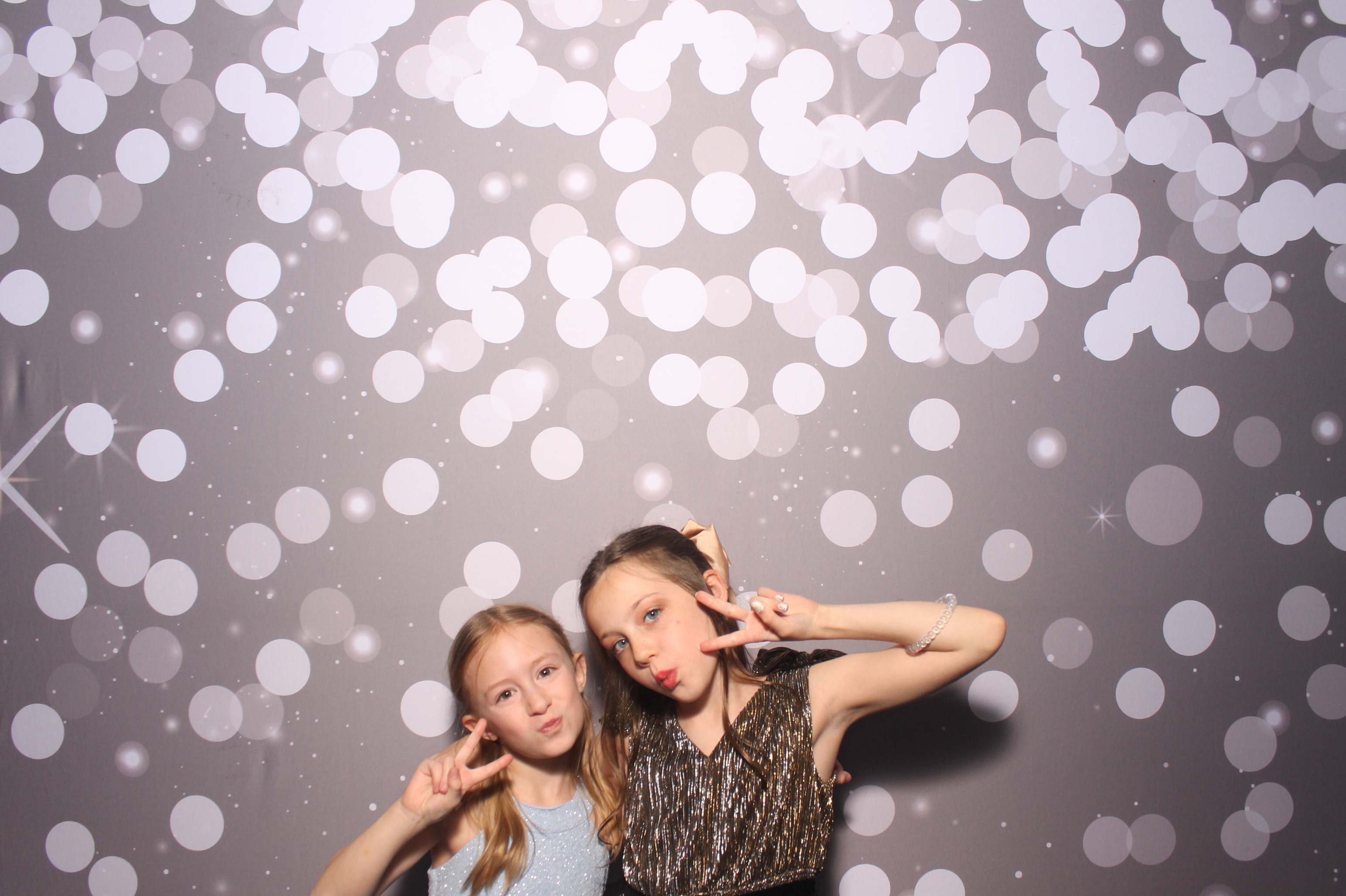 Father Daughter Cupcake Prom | View more photos from the event at gallery.photoboothcincy.com/u/PhotoBoothCincy/Father-Daughter-Cupcake-Prom-1