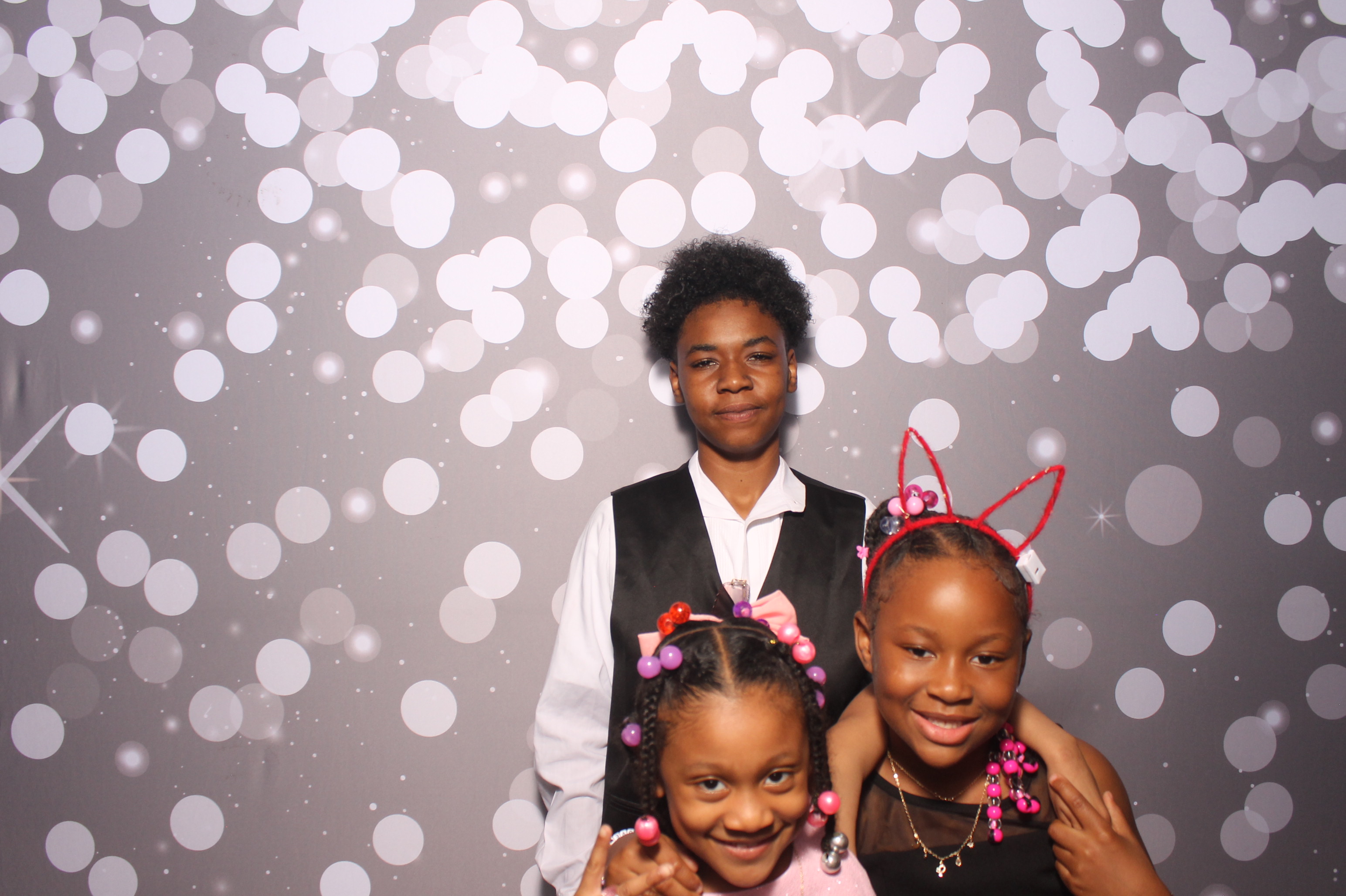 Father Daughter Cupcake Prom | View more photos from the event at gallery.photoboothcincy.com/u/PhotoBoothCincy/Father-Daughter-Cupcake-Prom-1