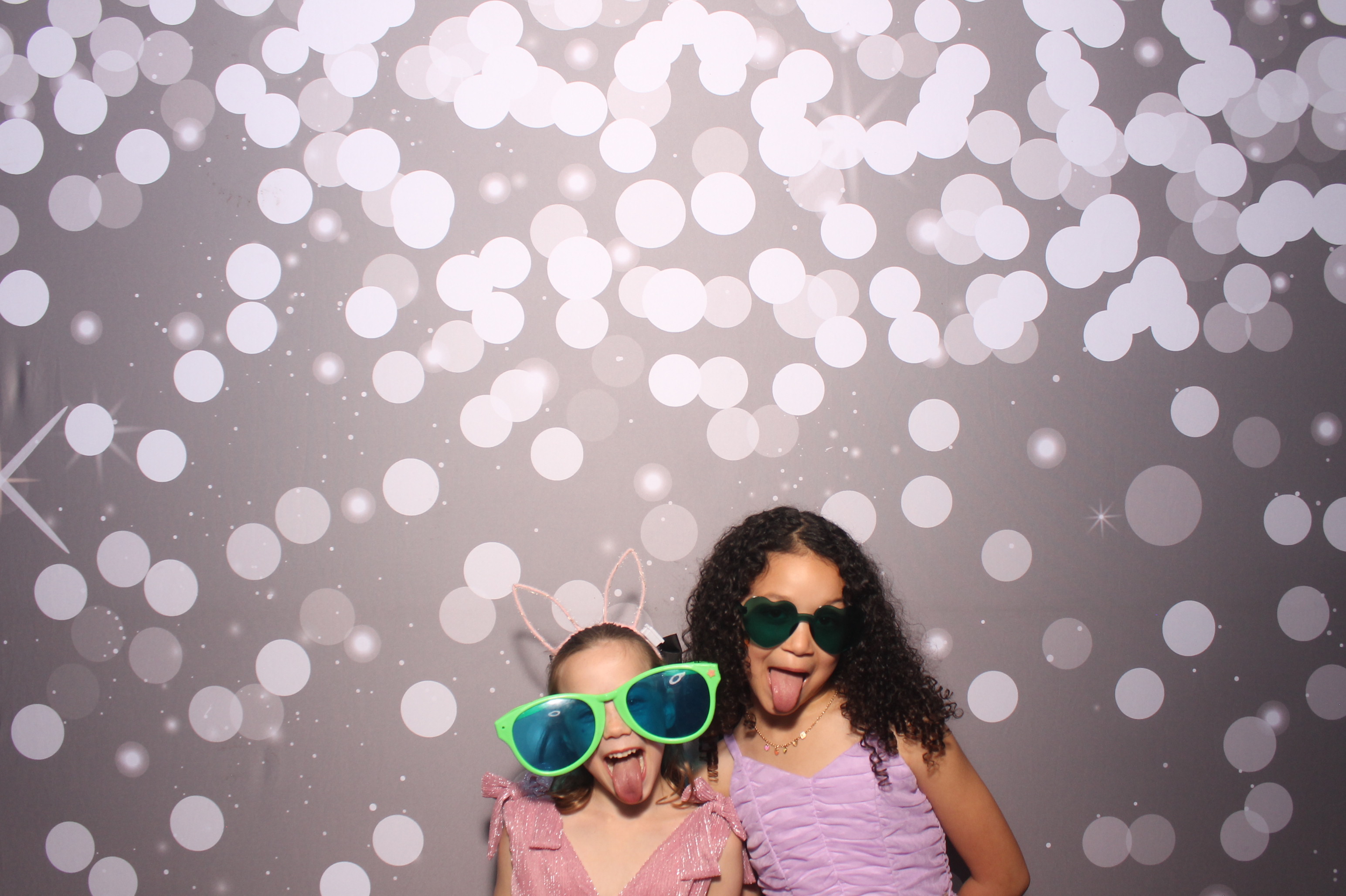 Father Daughter Cupcake Prom | View more photos from the event at gallery.photoboothcincy.com/u/PhotoBoothCincy/Father-Daughter-Cupcake-Prom-1