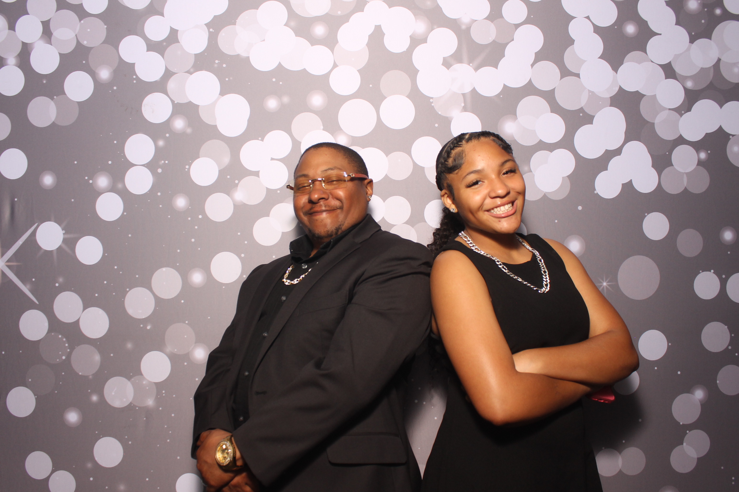 Father Daughter Cupcake Prom | View more photos from the event at gallery.photoboothcincy.com/u/PhotoBoothCincy/Father-Daughter-Cupcake-Prom-1
