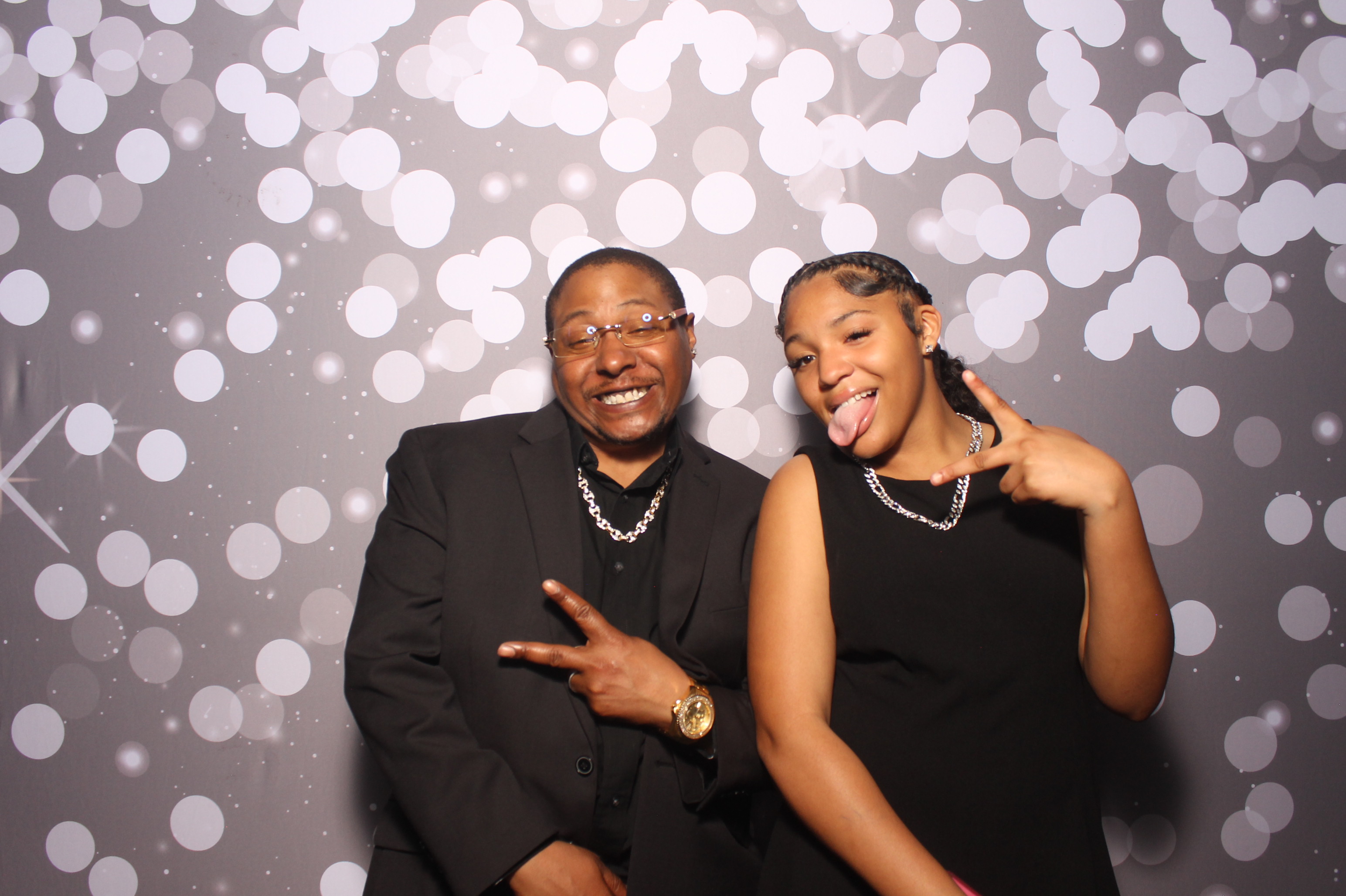 Father Daughter Cupcake Prom | View more photos from the event at gallery.photoboothcincy.com/u/PhotoBoothCincy/Father-Daughter-Cupcake-Prom-1