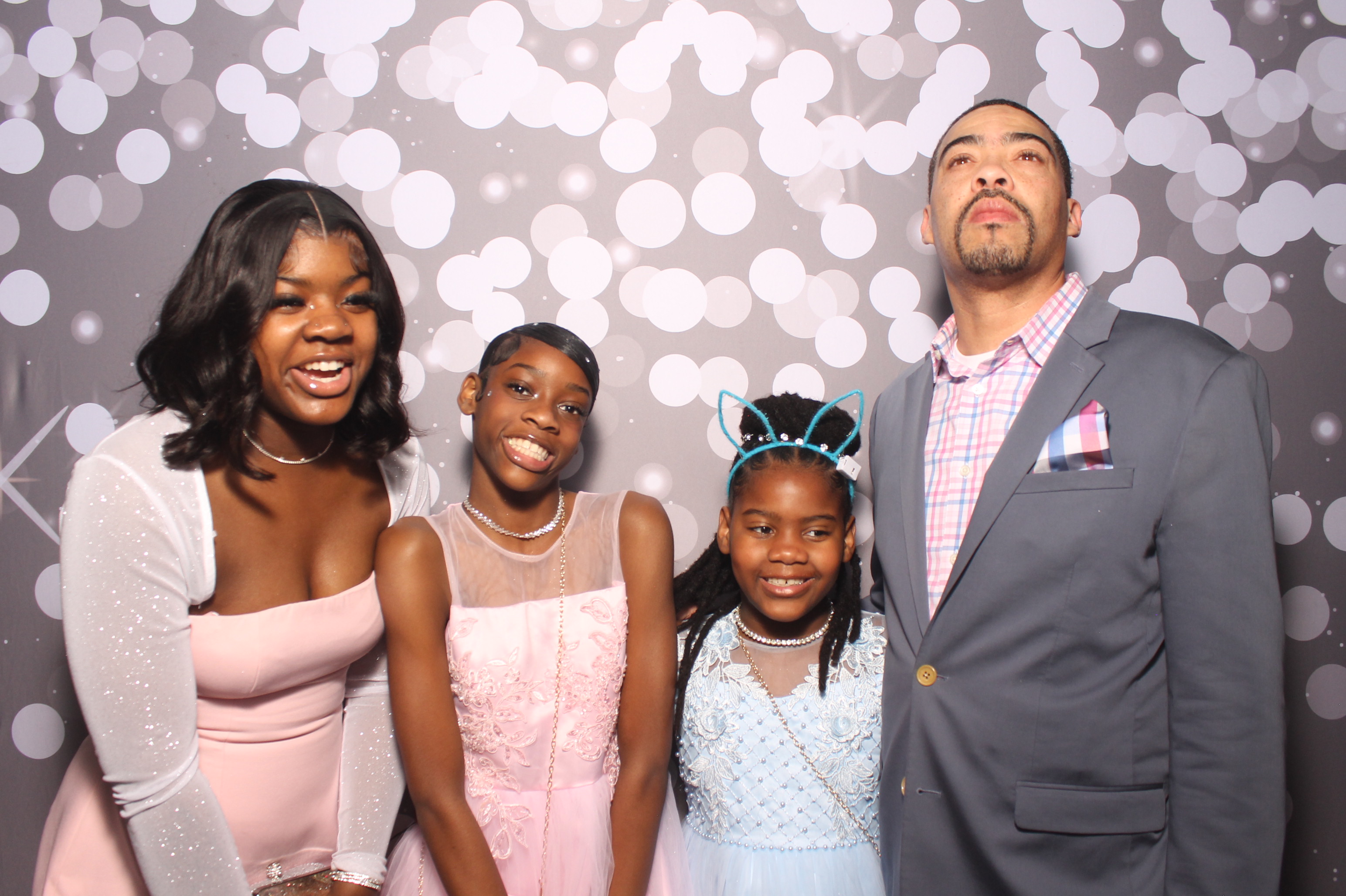 Father Daughter Cupcake Prom | View more photos from the event at gallery.photoboothcincy.com/u/PhotoBoothCincy/Father-Daughter-Cupcake-Prom-1