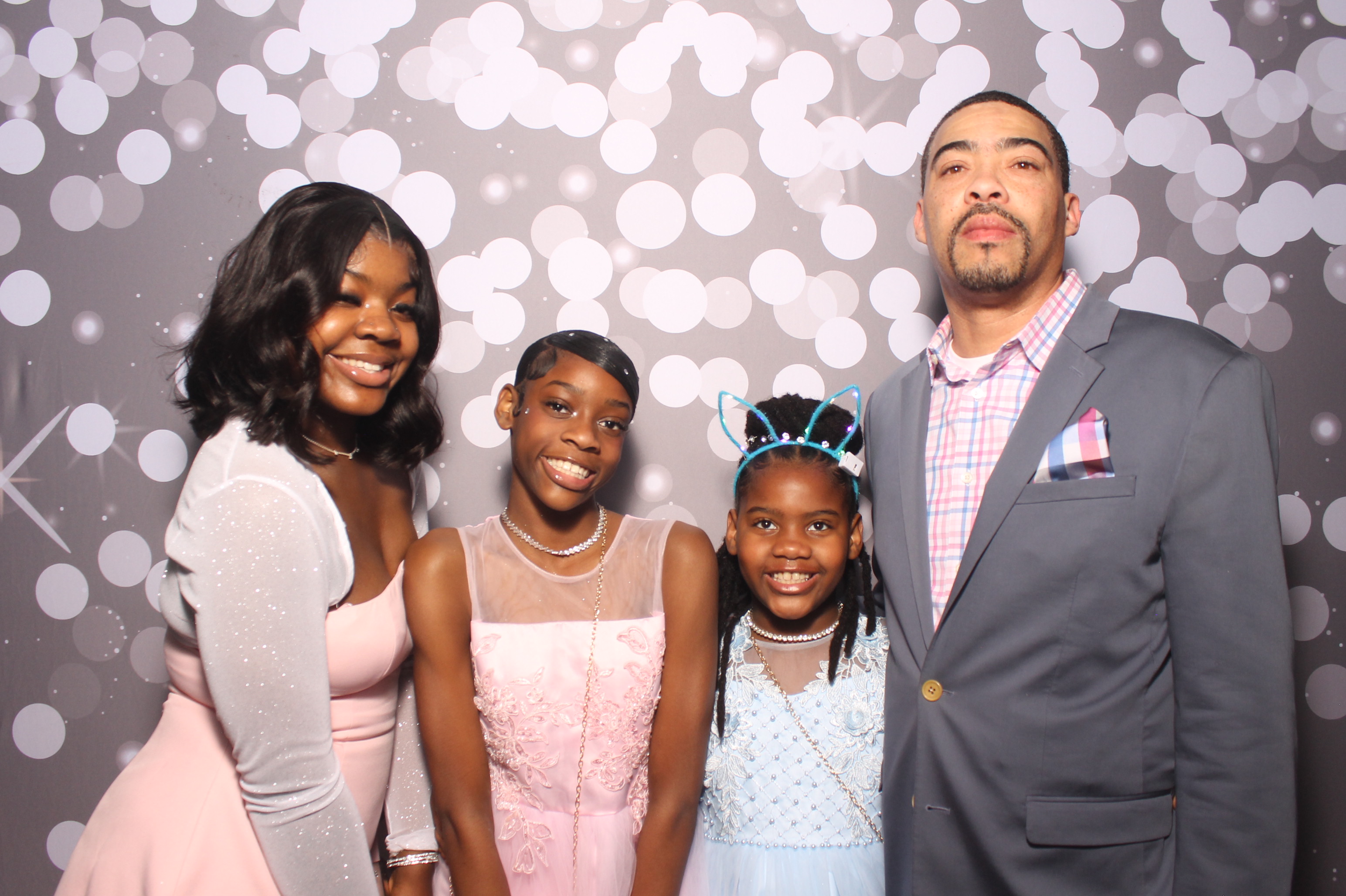 Father Daughter Cupcake Prom | View more photos from the event at gallery.photoboothcincy.com/u/PhotoBoothCincy/Father-Daughter-Cupcake-Prom-1