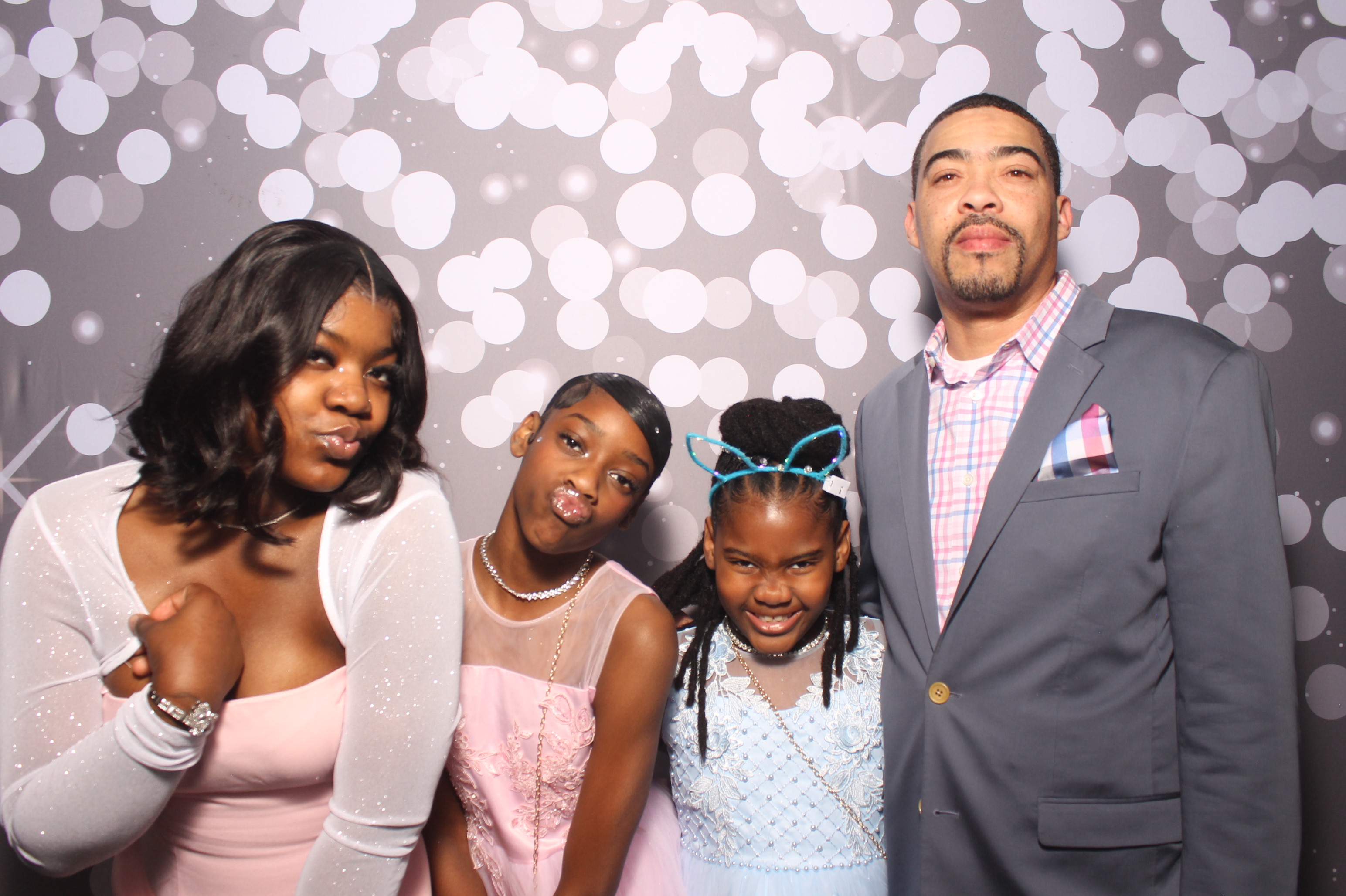 Father Daughter Cupcake Prom | View more photos from the event at gallery.photoboothcincy.com/u/PhotoBoothCincy/Father-Daughter-Cupcake-Prom-1