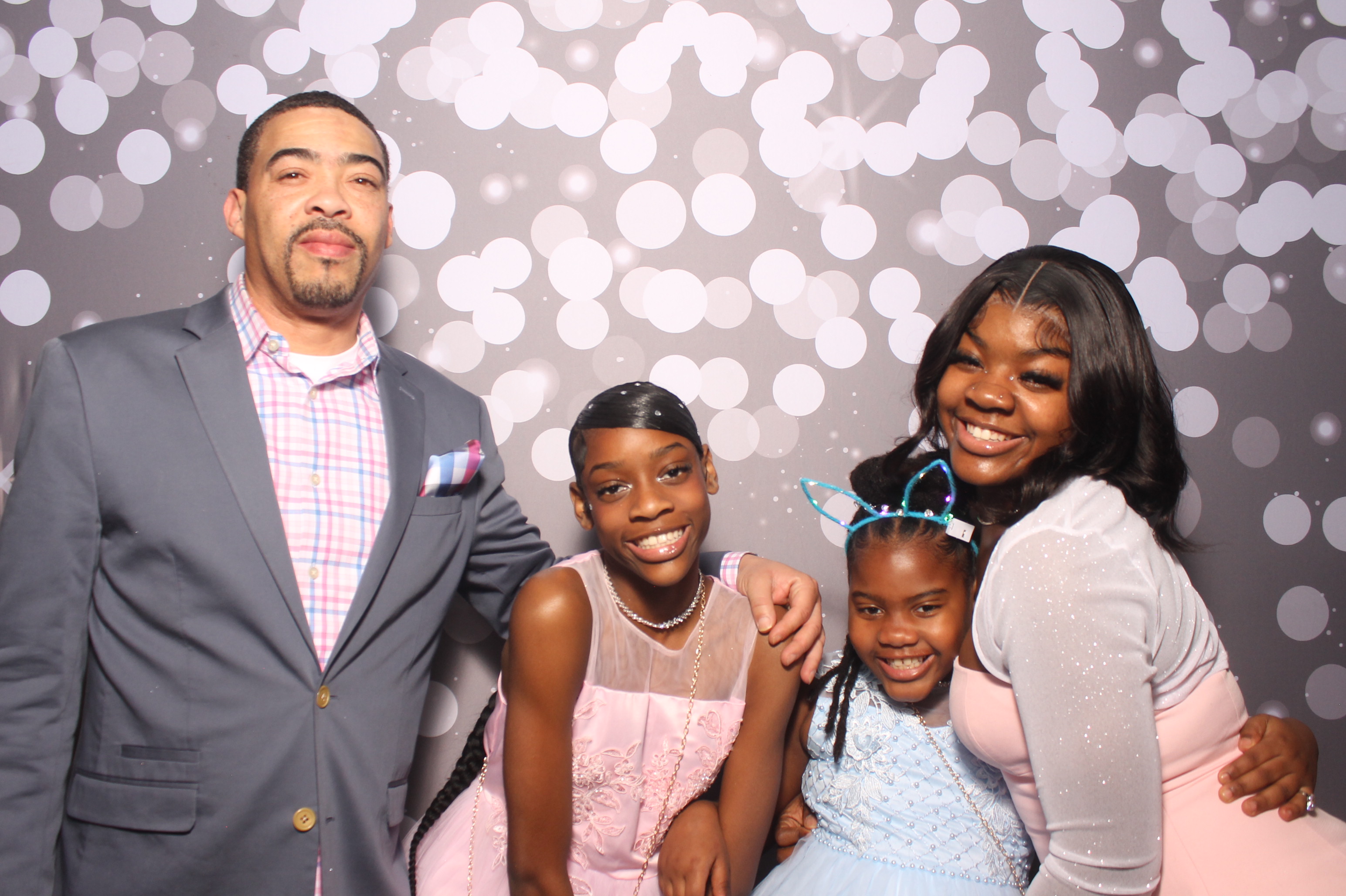 Father Daughter Cupcake Prom | View more photos from the event at gallery.photoboothcincy.com/u/PhotoBoothCincy/Father-Daughter-Cupcake-Prom-1