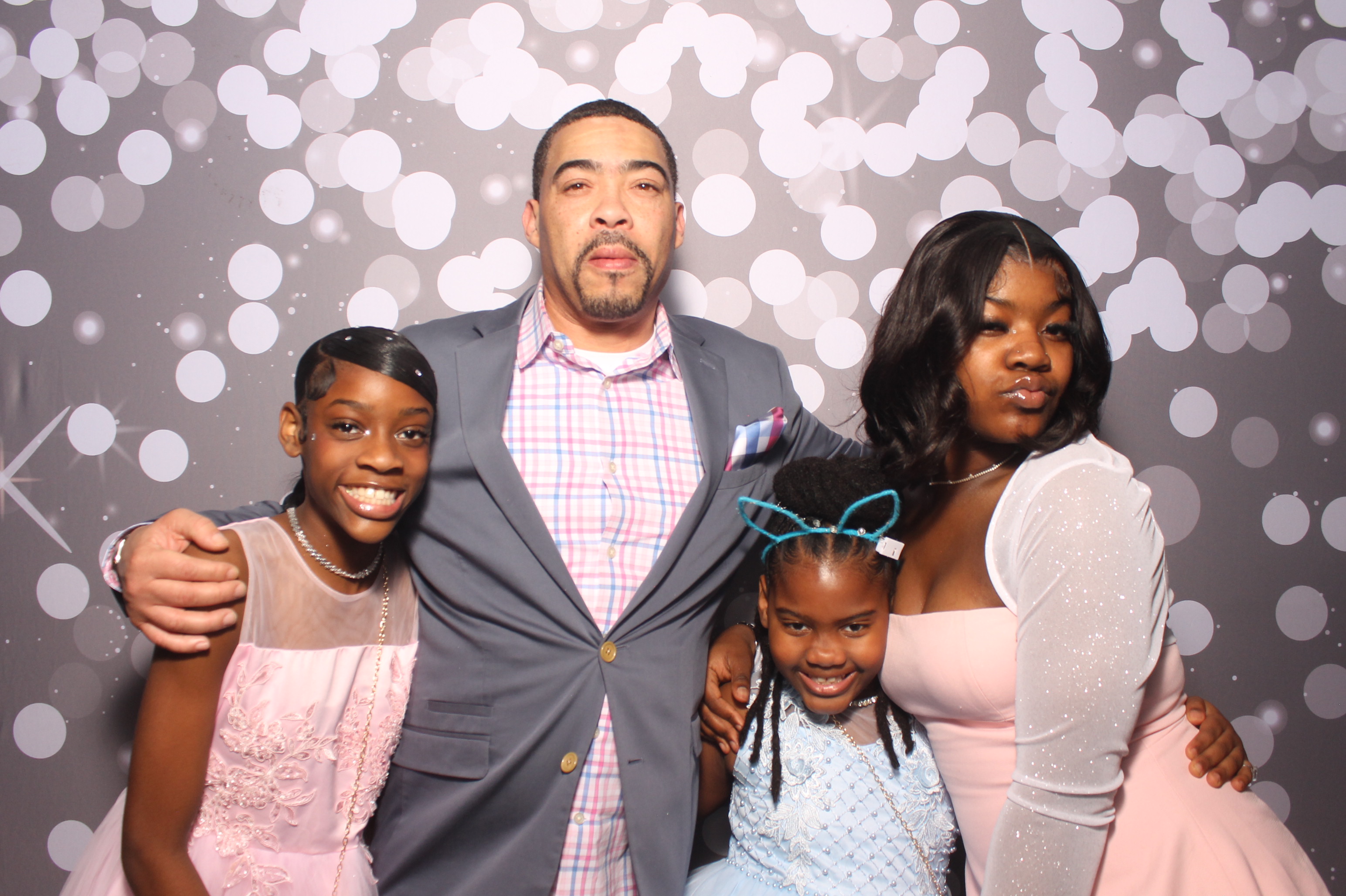 Father Daughter Cupcake Prom | View more photos from the event at gallery.photoboothcincy.com/u/PhotoBoothCincy/Father-Daughter-Cupcake-Prom-1