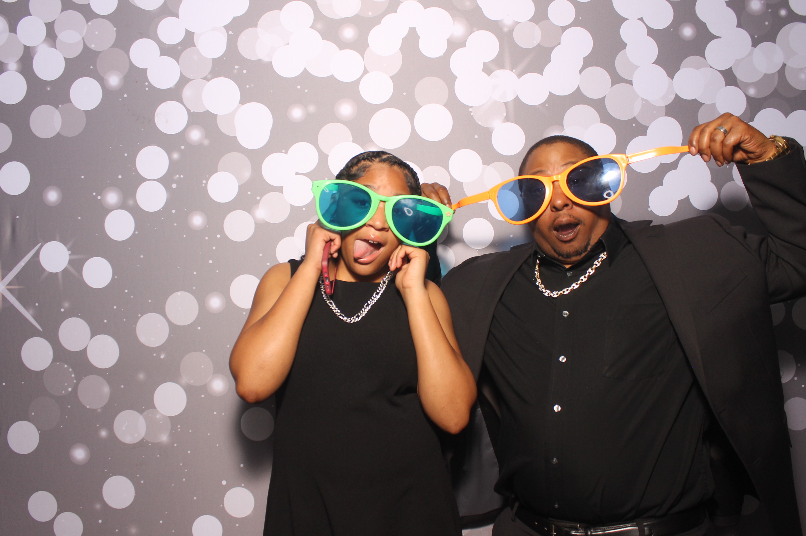Father Daughter Cupcake Prom | View more photos from the event at gallery.photoboothcincy.com/u/PhotoBoothCincy/Father-Daughter-Cupcake-Prom-1