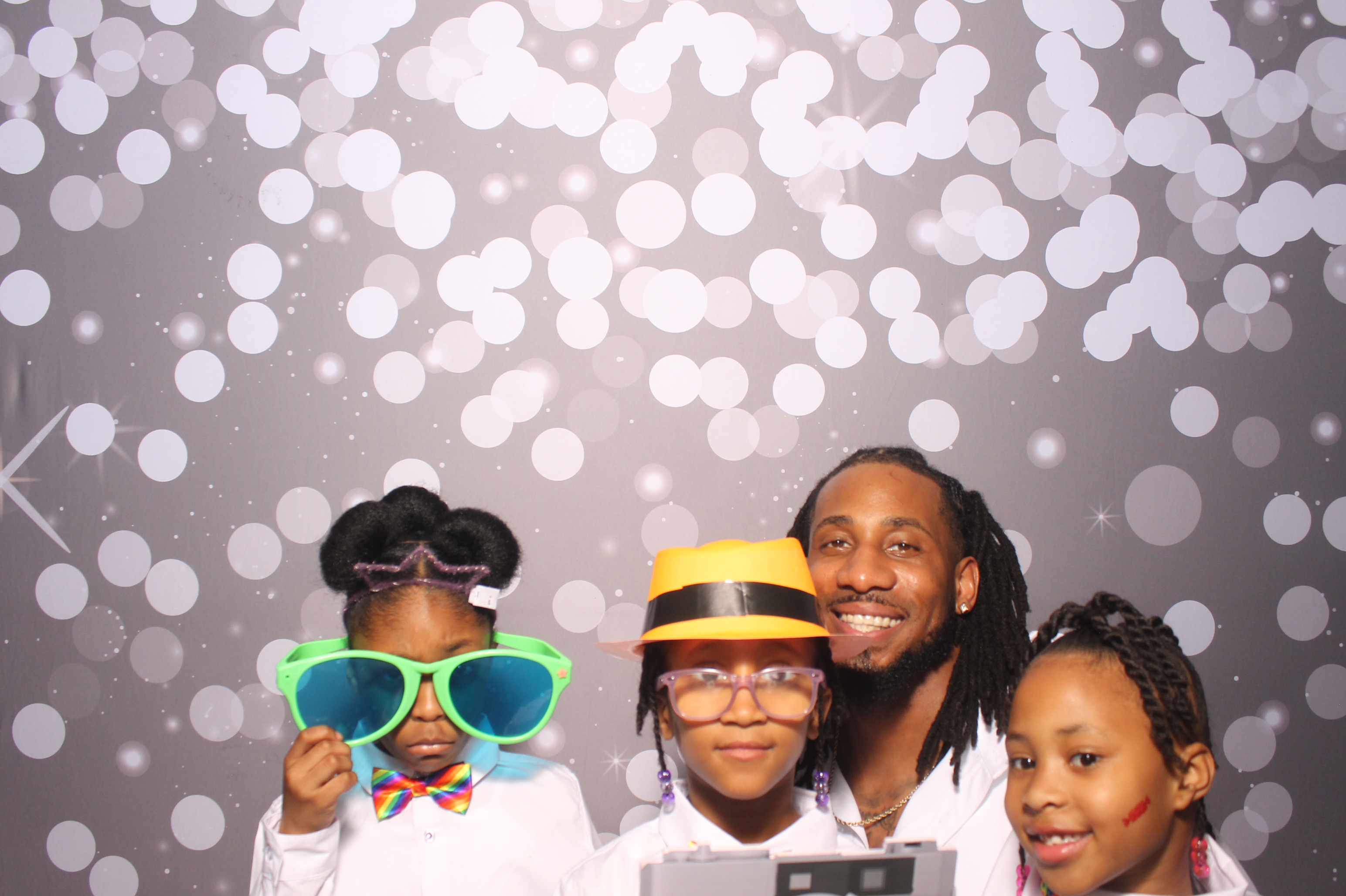 Father Daughter Cupcake Prom | View more photos from the event at gallery.photoboothcincy.com/u/PhotoBoothCincy/Father-Daughter-Cupcake-Prom-1