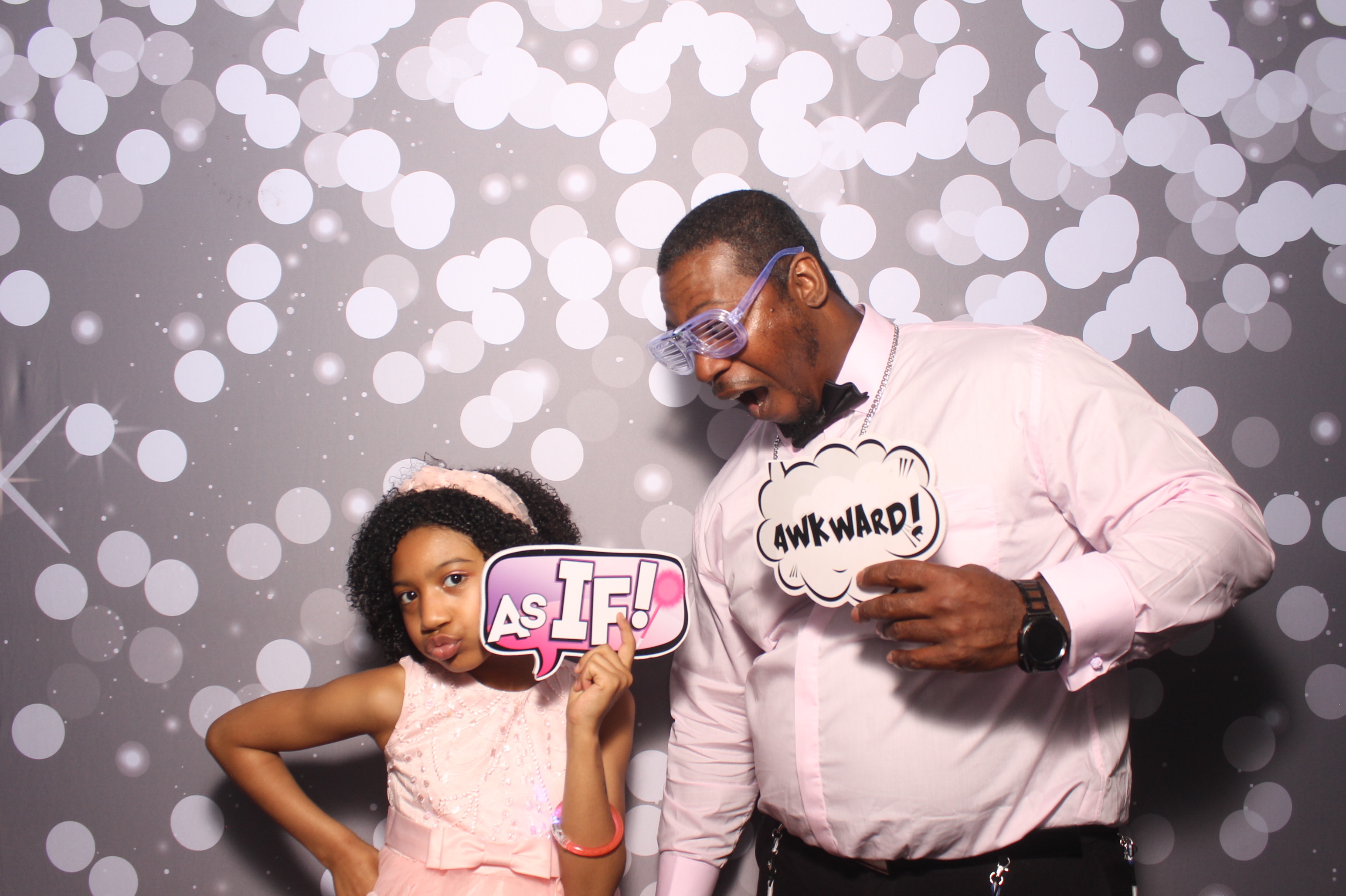 Father Daughter Cupcake Prom | View more photos from the event at gallery.photoboothcincy.com/u/PhotoBoothCincy/Father-Daughter-Cupcake-Prom-1
