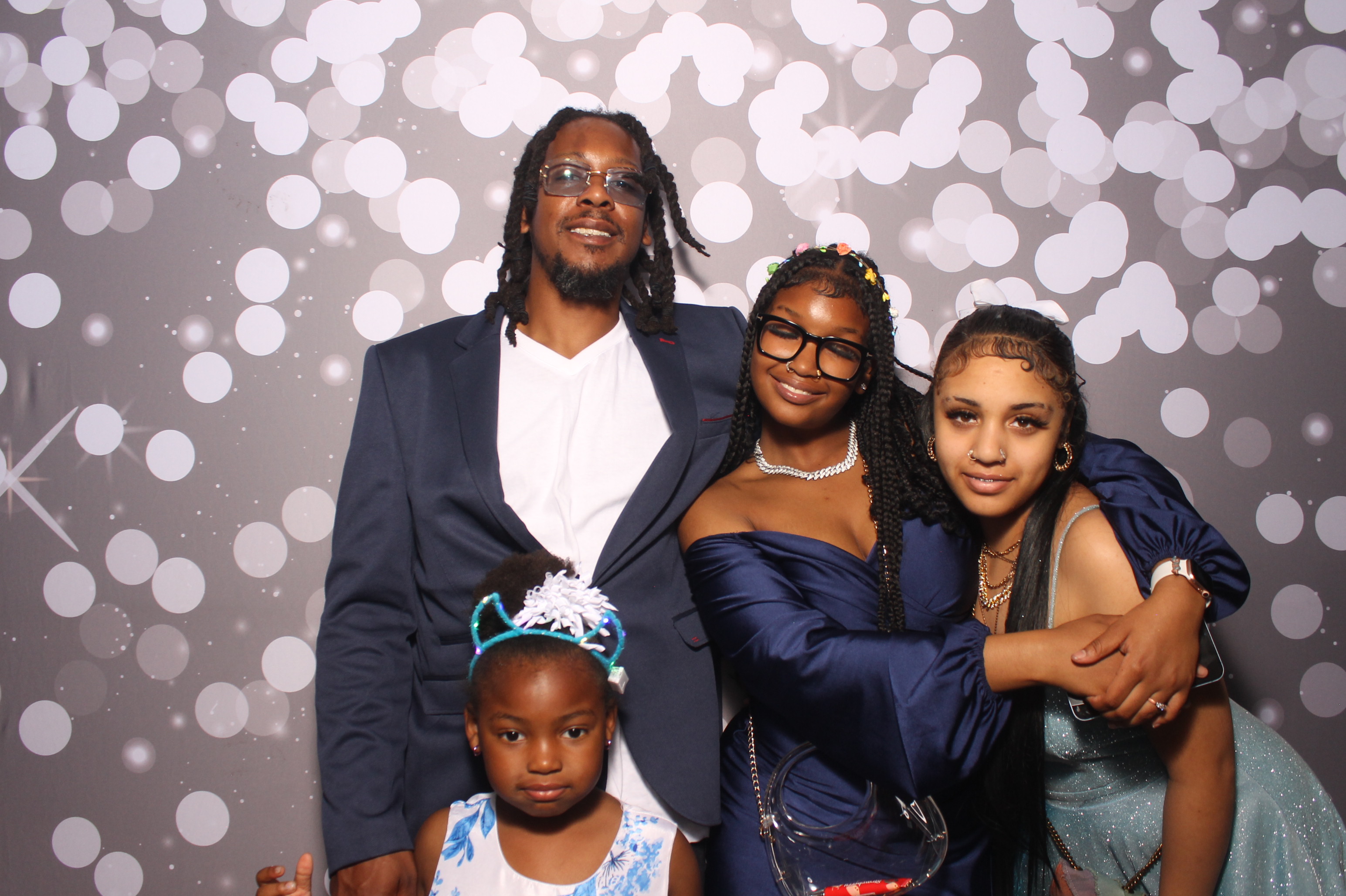 Father Daughter Cupcake Prom | View more photos from the event at gallery.photoboothcincy.com/u/PhotoBoothCincy/Father-Daughter-Cupcake-Prom-1