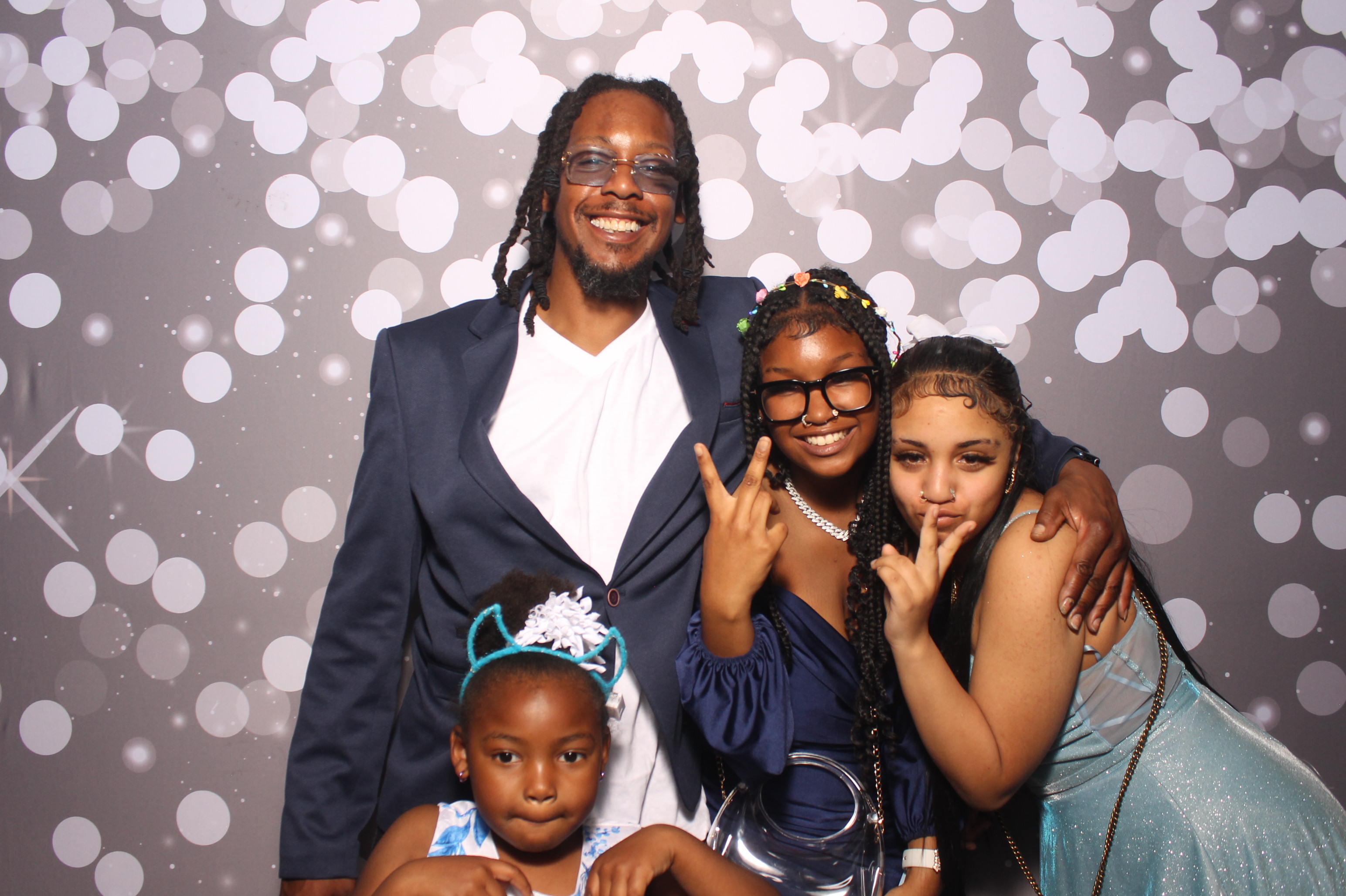 Father Daughter Cupcake Prom | View more photos from the event at gallery.photoboothcincy.com/u/PhotoBoothCincy/Father-Daughter-Cupcake-Prom-1