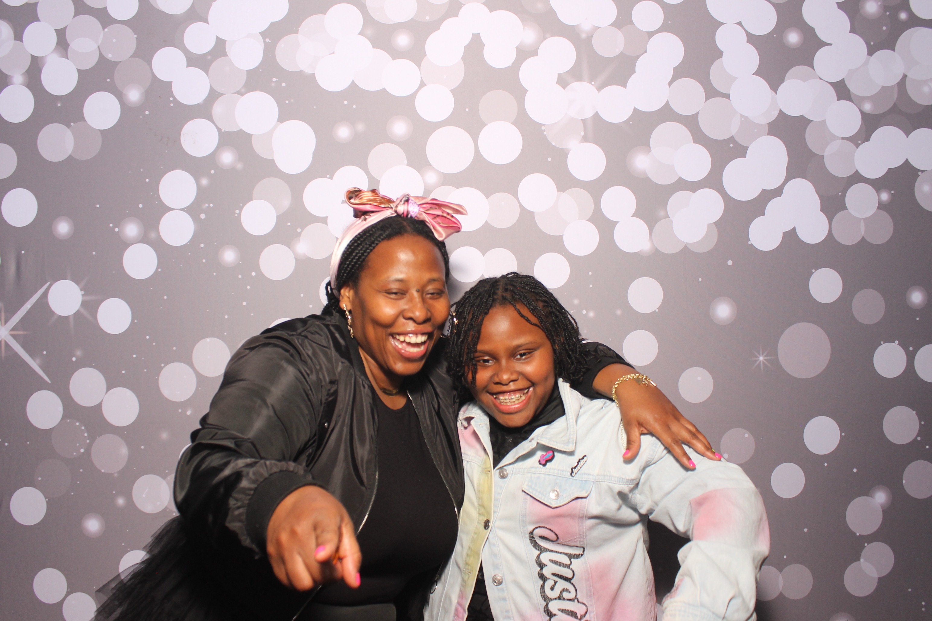 Father Daughter Cupcake Prom | View more photos from the event at gallery.photoboothcincy.com/u/PhotoBoothCincy/Father-Daughter-Cupcake-Prom-1
