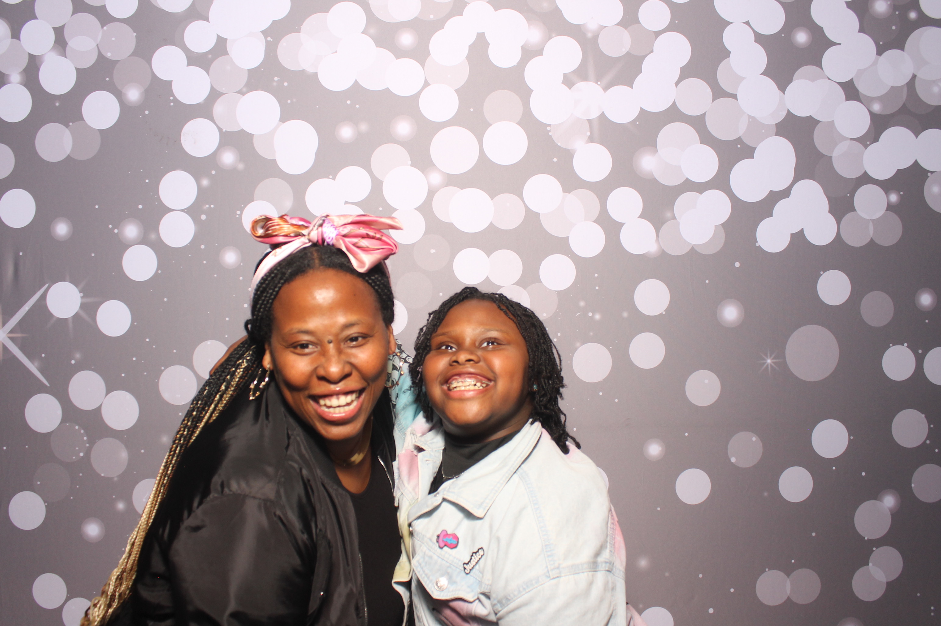 Father Daughter Cupcake Prom | View more photos from the event at gallery.photoboothcincy.com/u/PhotoBoothCincy/Father-Daughter-Cupcake-Prom-1