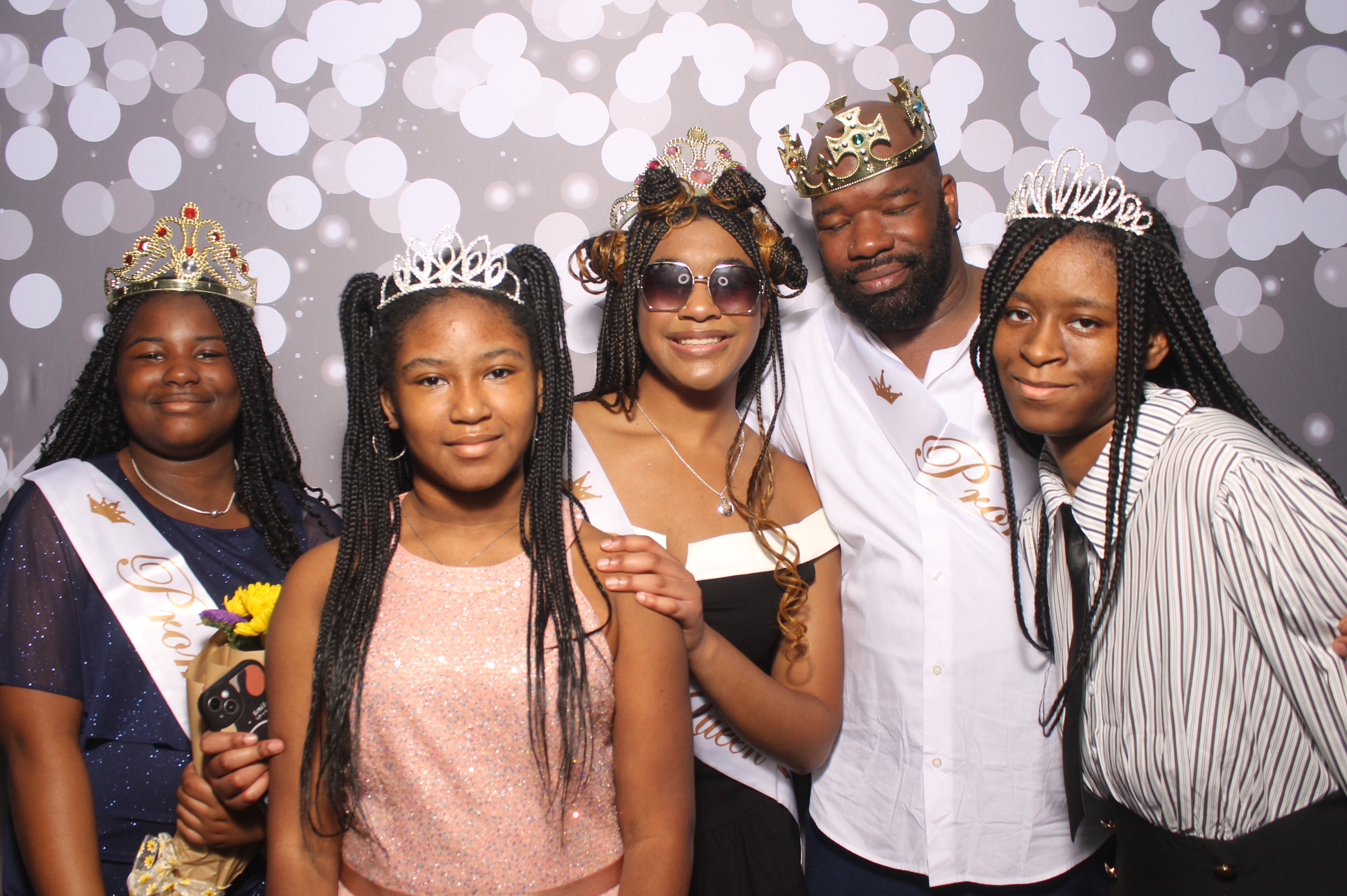 Father Daughter Cupcake Prom | View more photos from the event at gallery.photoboothcincy.com/u/PhotoBoothCincy/Father-Daughter-Cupcake-Prom-1
