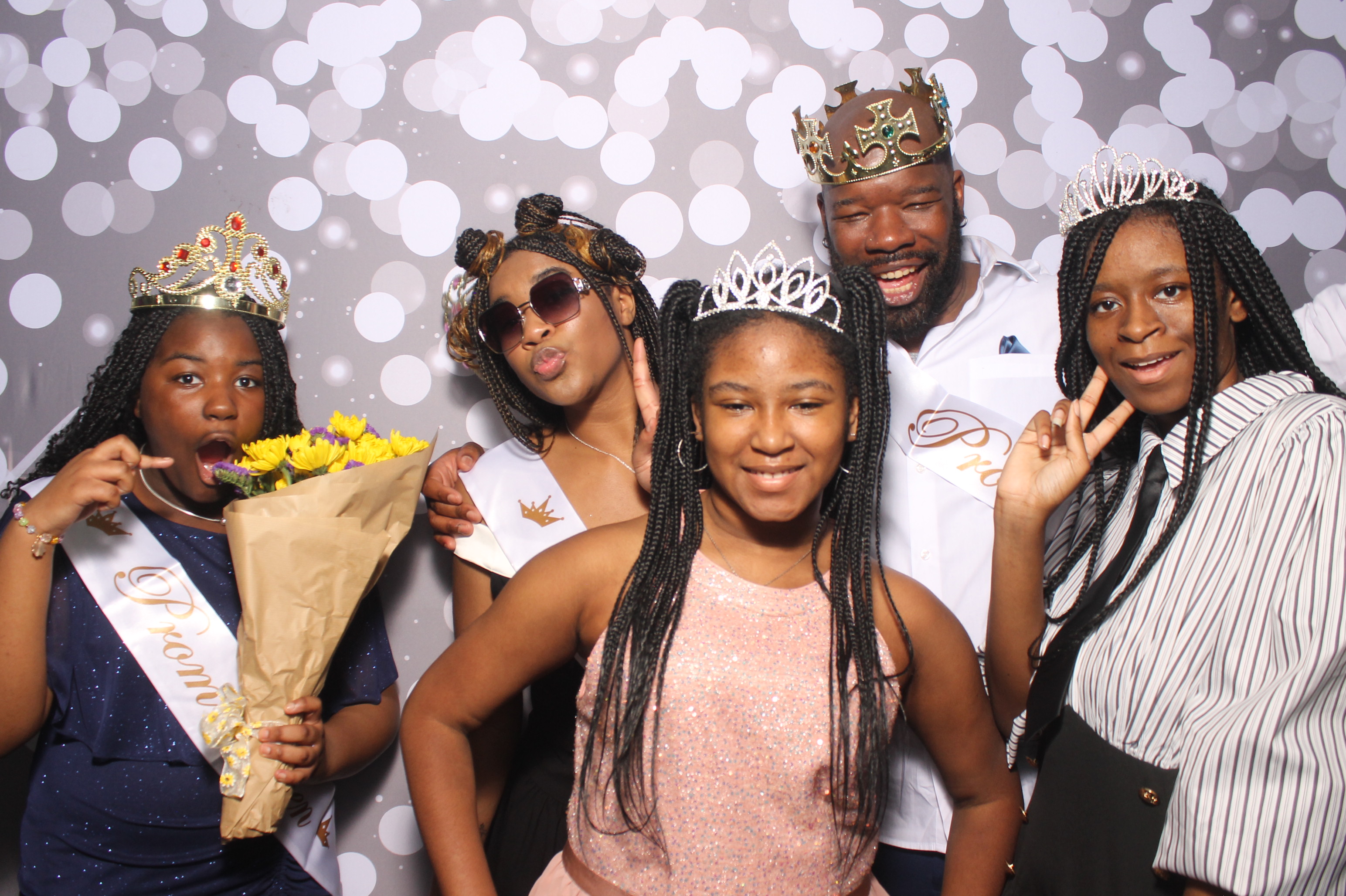 Father Daughter Cupcake Prom | View more photos from the event at gallery.photoboothcincy.com/u/PhotoBoothCincy/Father-Daughter-Cupcake-Prom-1