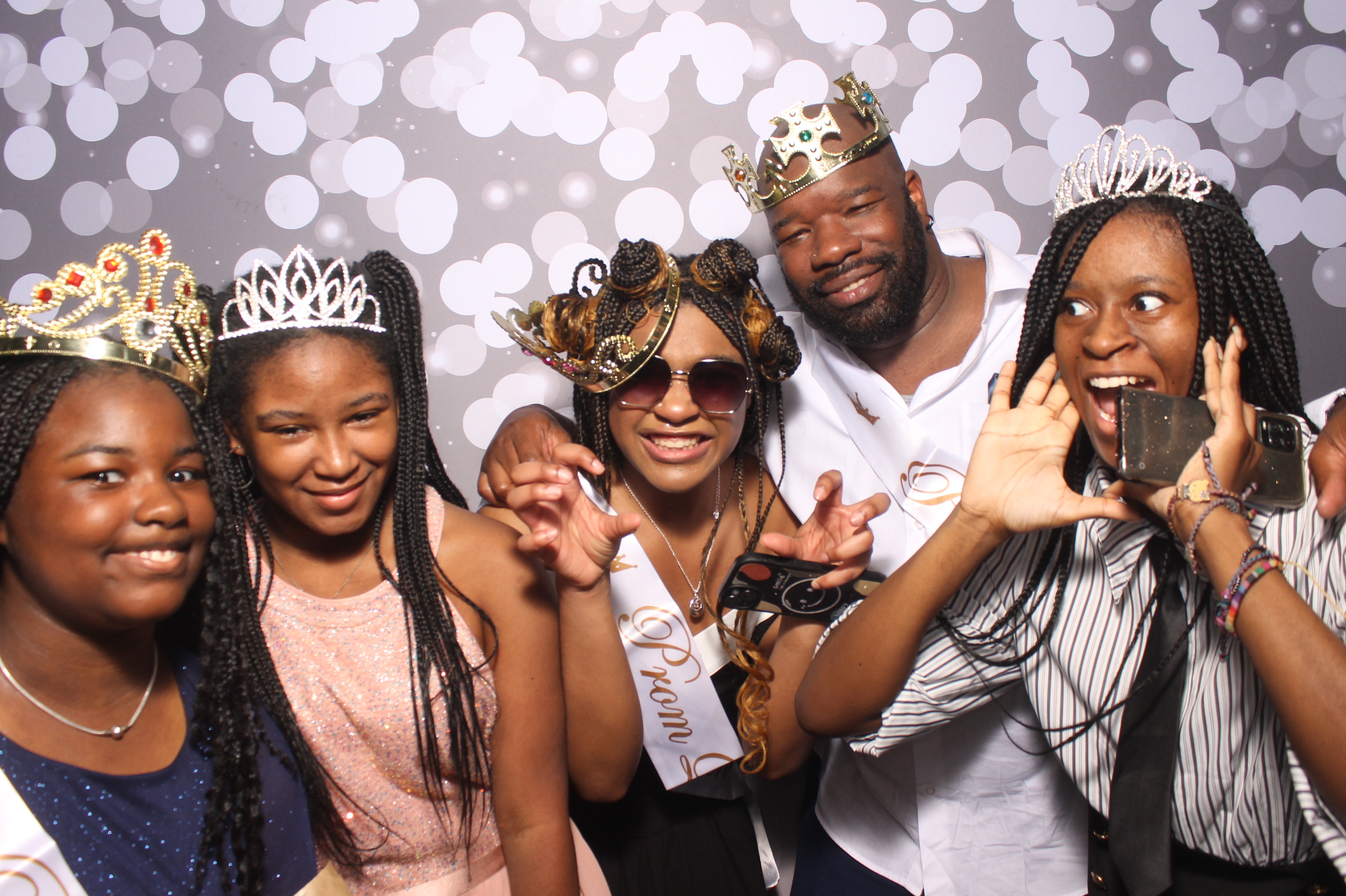 Father Daughter Cupcake Prom | View more photos from the event at gallery.photoboothcincy.com/u/PhotoBoothCincy/Father-Daughter-Cupcake-Prom-1