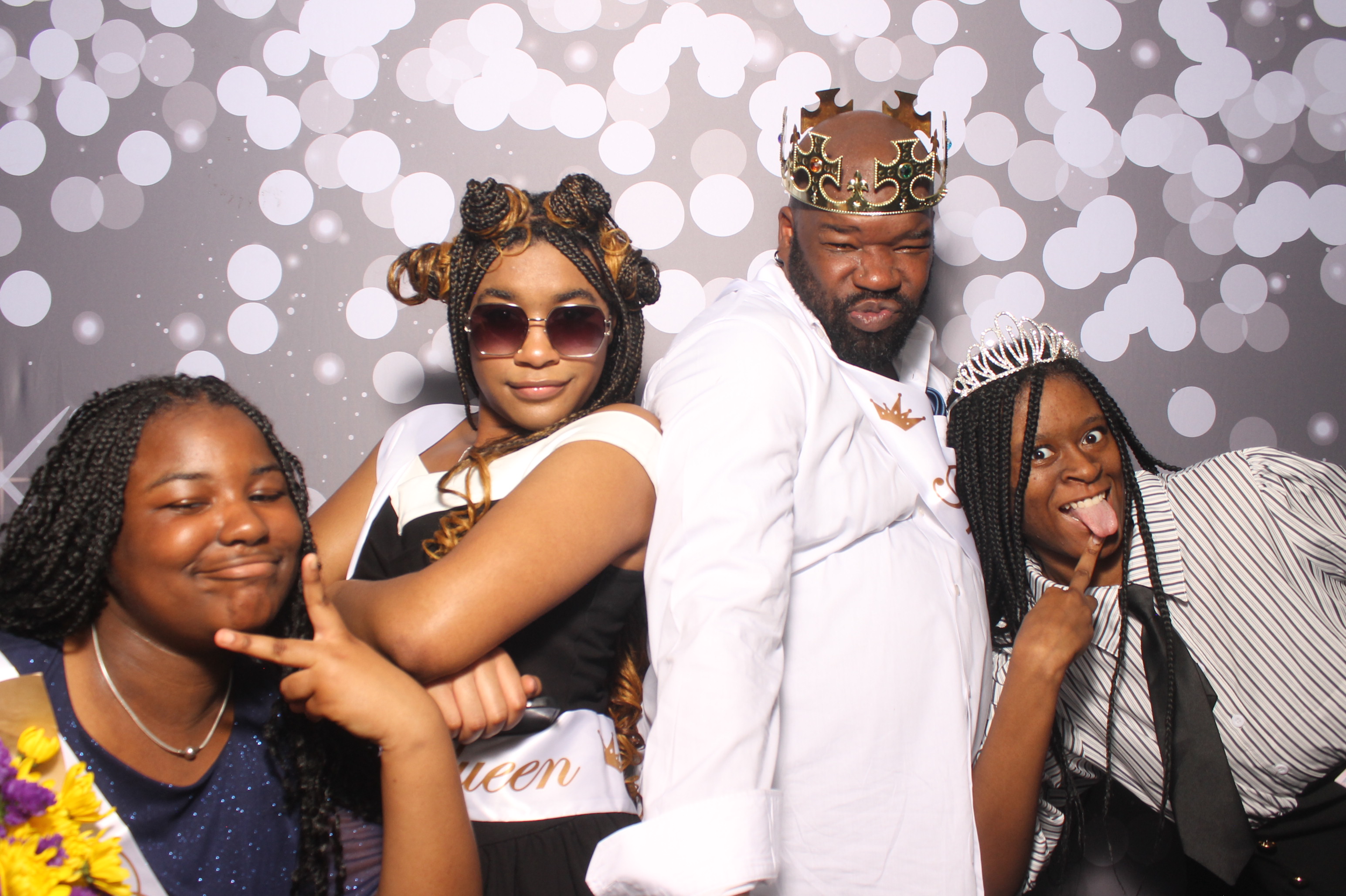 Father Daughter Cupcake Prom | View more photos from the event at gallery.photoboothcincy.com/u/PhotoBoothCincy/Father-Daughter-Cupcake-Prom-1