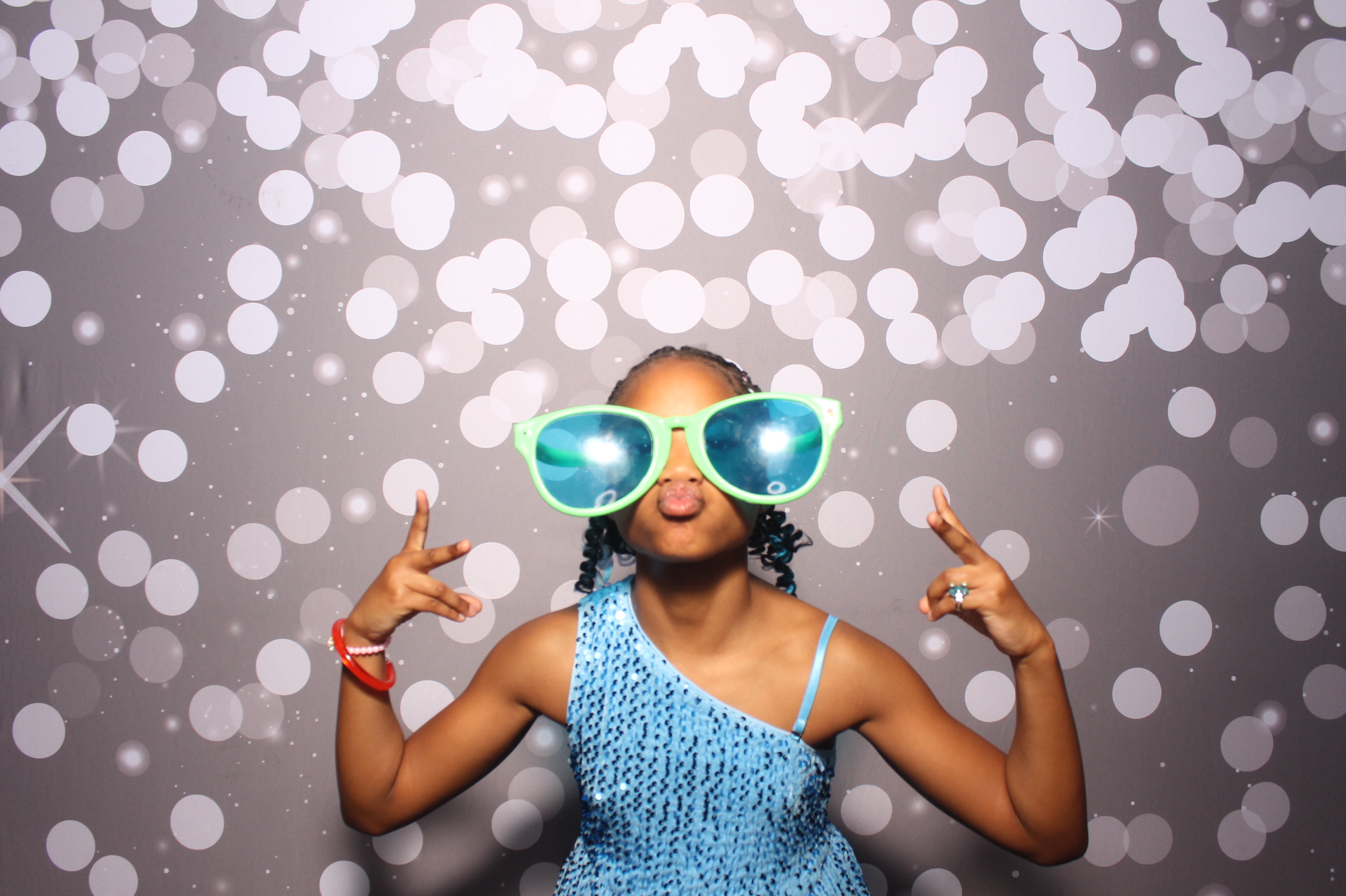 Father Daughter Cupcake Prom | View more photos from the event at gallery.photoboothcincy.com/u/PhotoBoothCincy/Father-Daughter-Cupcake-Prom-1