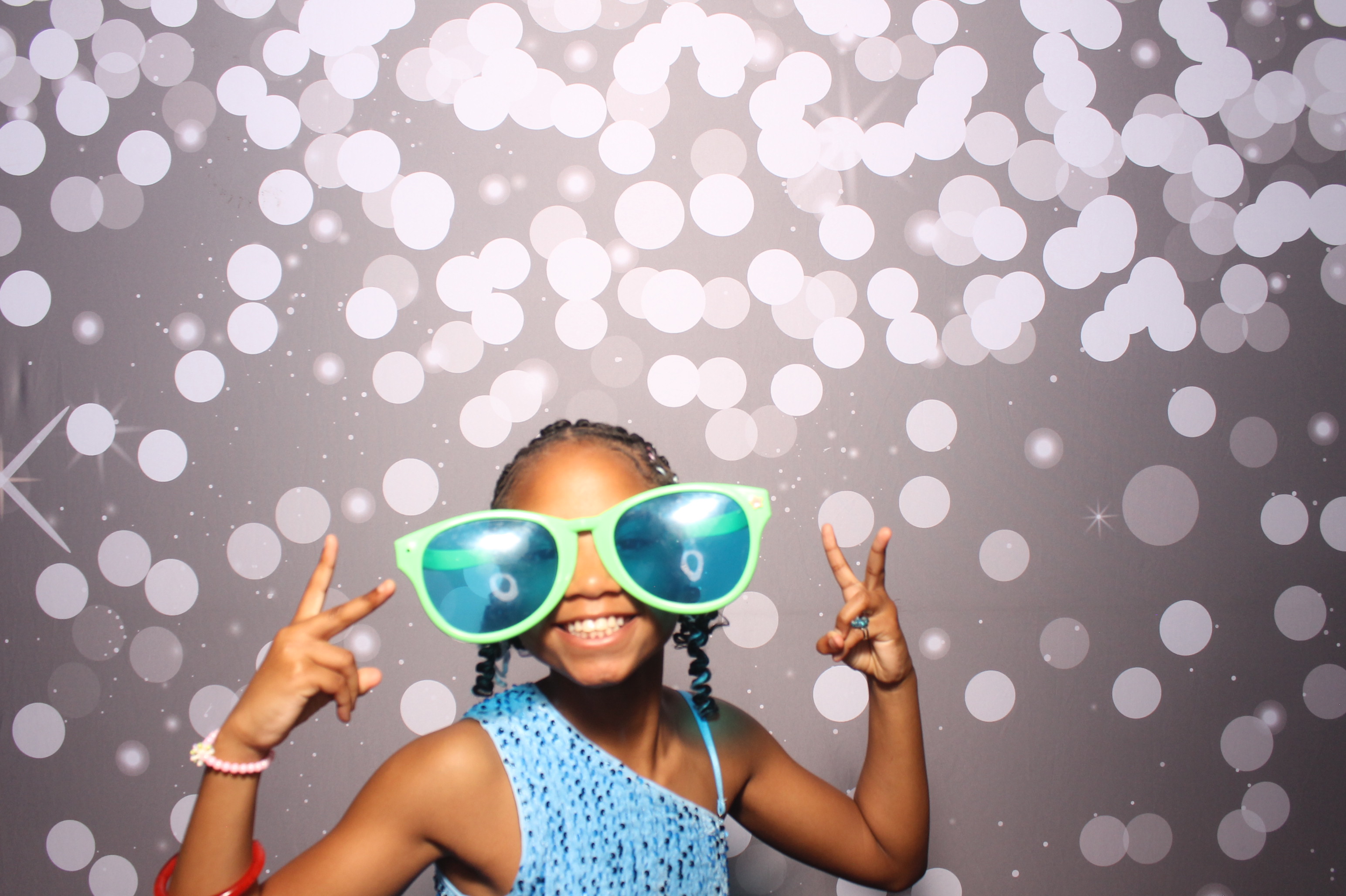 Father Daughter Cupcake Prom | View more photos from the event at gallery.photoboothcincy.com/u/PhotoBoothCincy/Father-Daughter-Cupcake-Prom-1