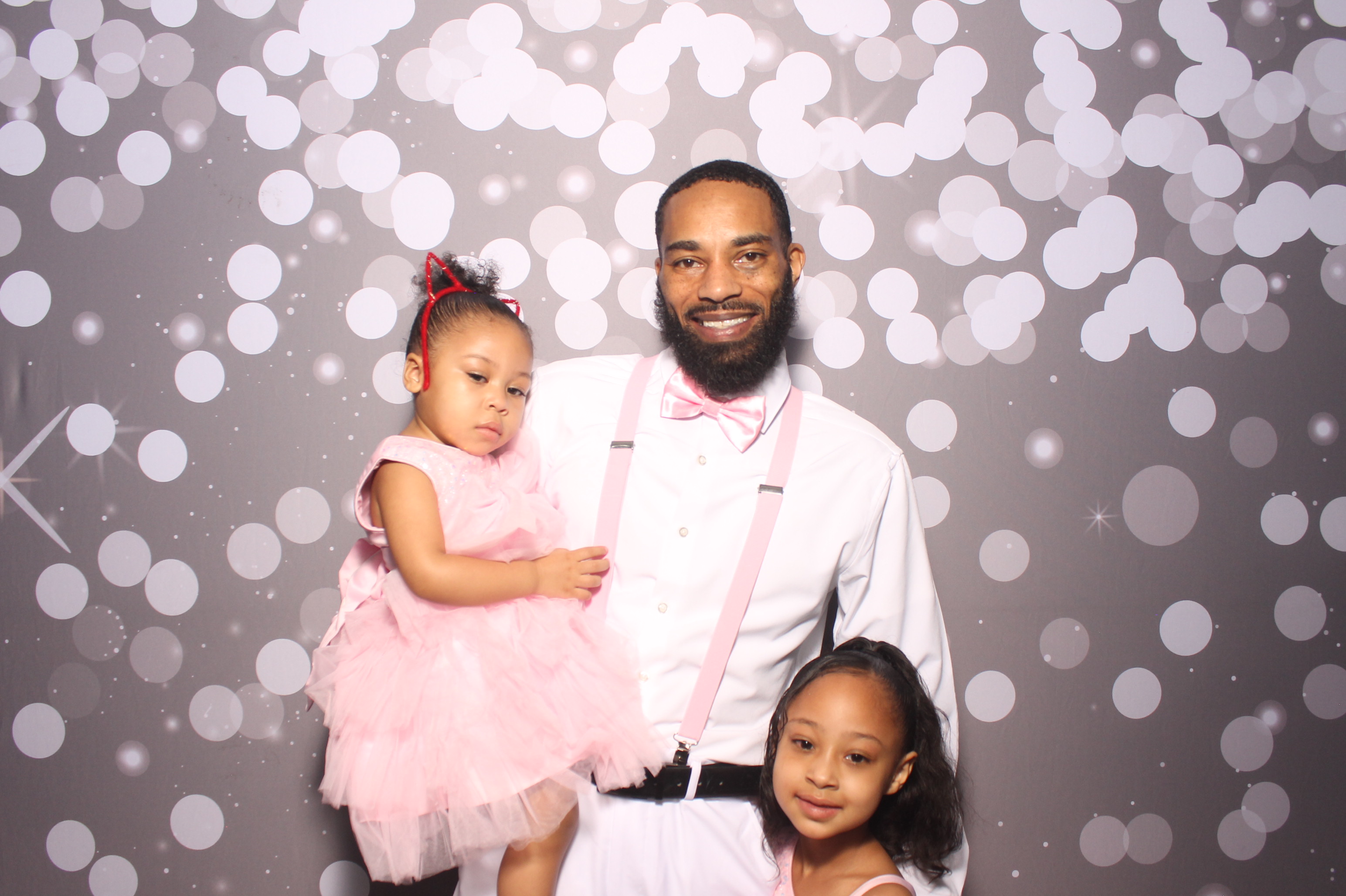 Father Daughter Cupcake Prom | View more photos from the event at gallery.photoboothcincy.com/u/PhotoBoothCincy/Father-Daughter-Cupcake-Prom-1