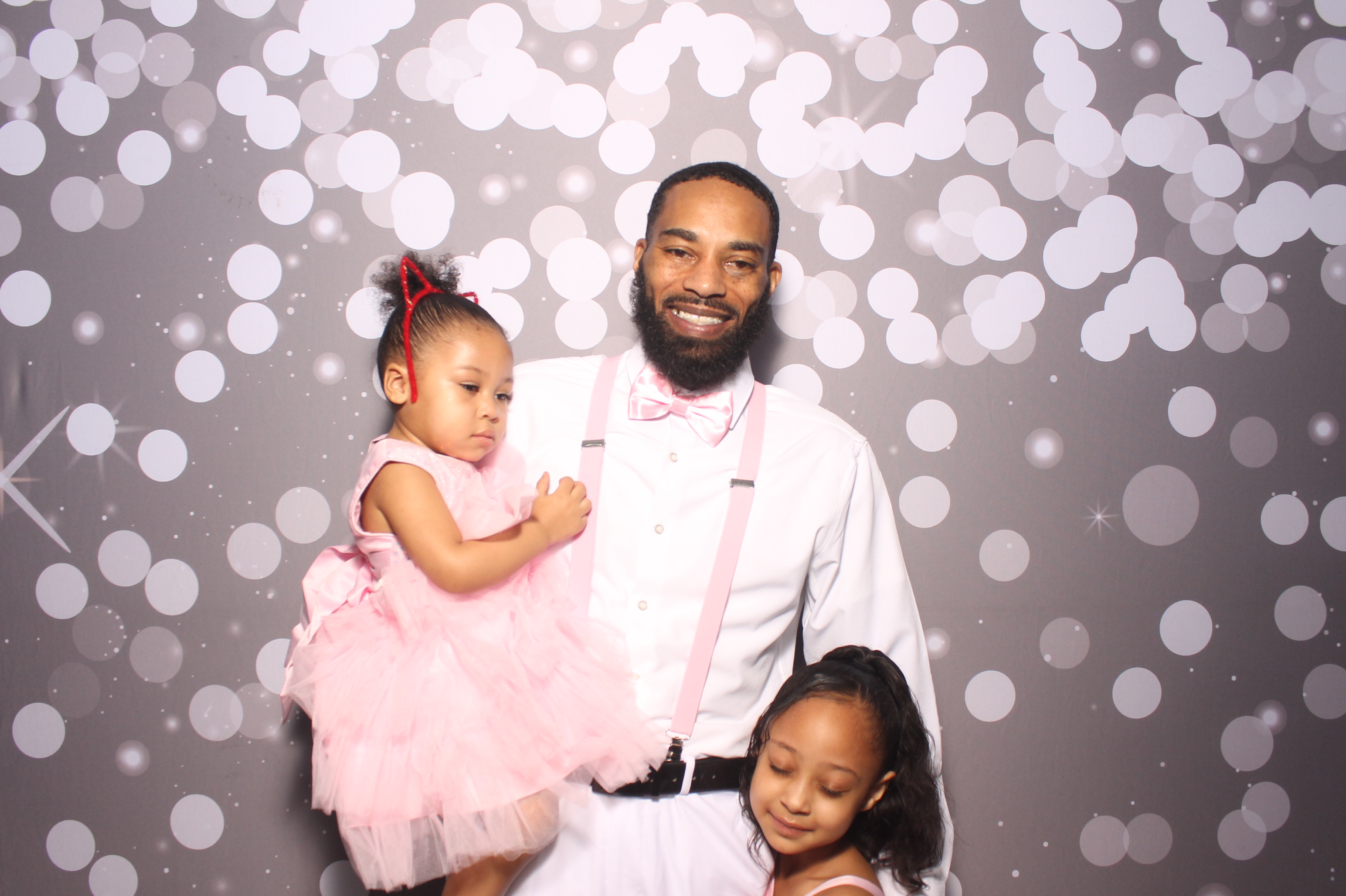 Father Daughter Cupcake Prom | View more photos from the event at gallery.photoboothcincy.com/u/PhotoBoothCincy/Father-Daughter-Cupcake-Prom-1