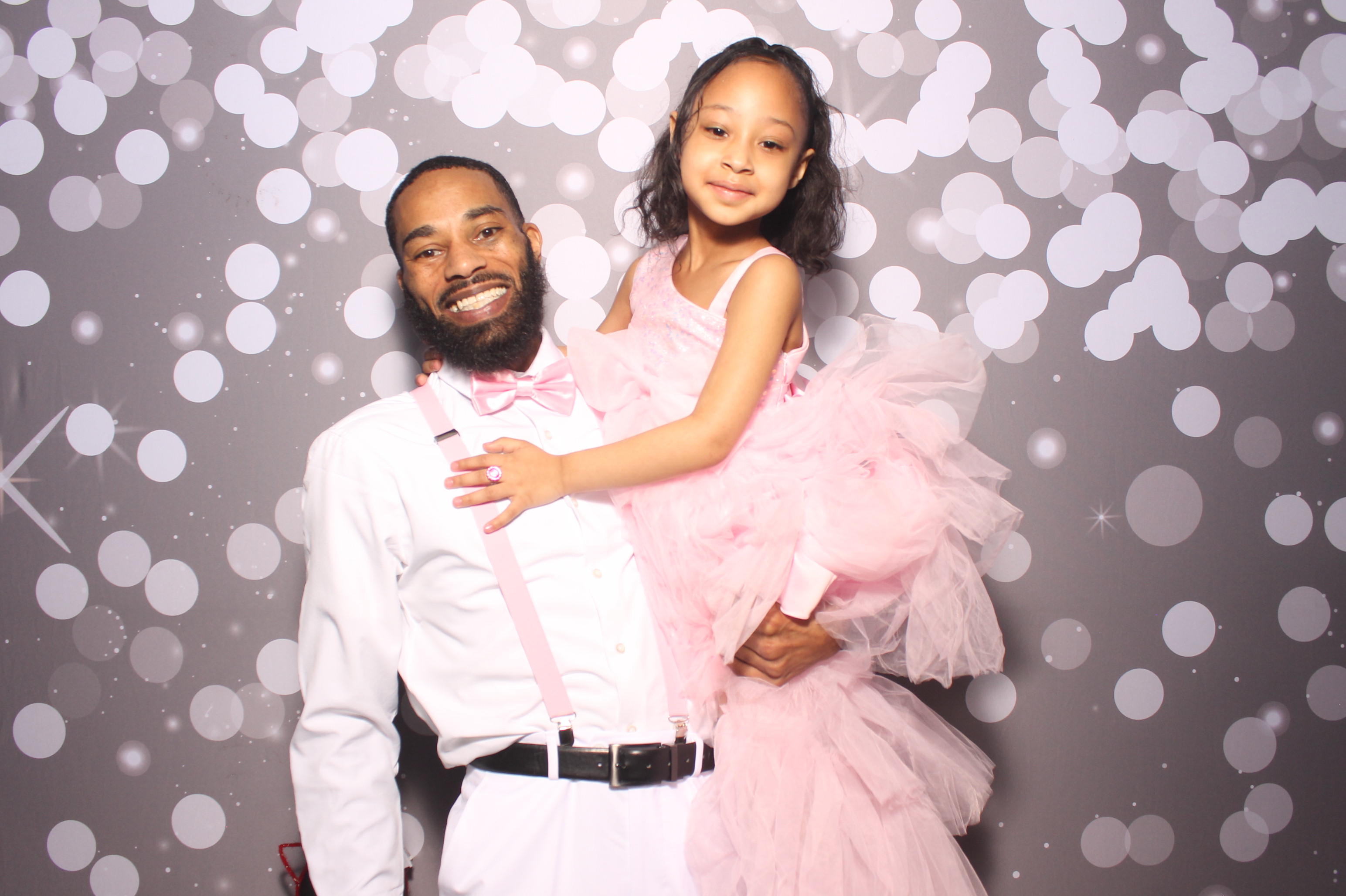 Father Daughter Cupcake Prom | View more photos from the event at gallery.photoboothcincy.com/u/PhotoBoothCincy/Father-Daughter-Cupcake-Prom-1
