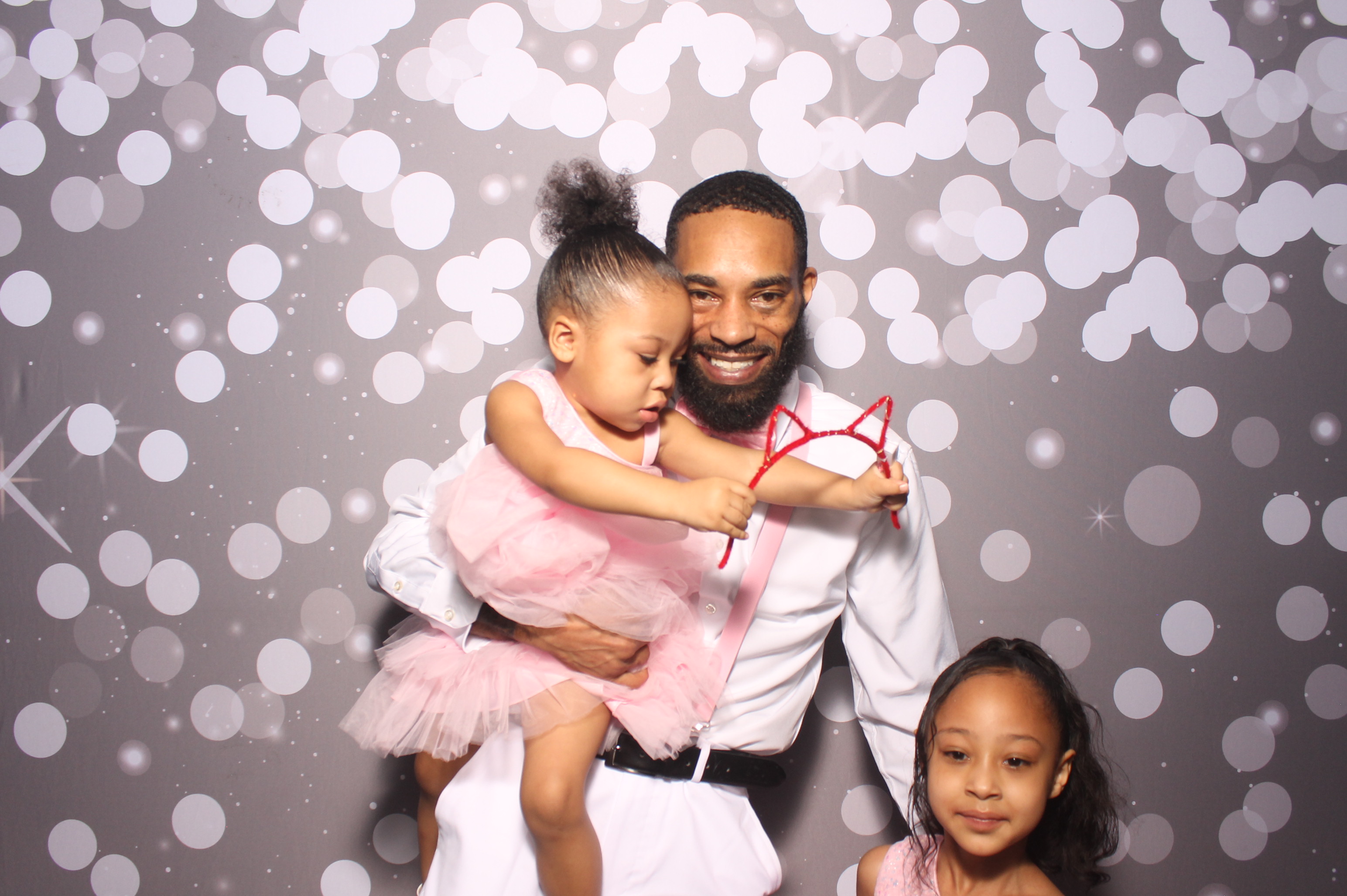 Father Daughter Cupcake Prom | View more photos from the event at gallery.photoboothcincy.com/u/PhotoBoothCincy/Father-Daughter-Cupcake-Prom-1