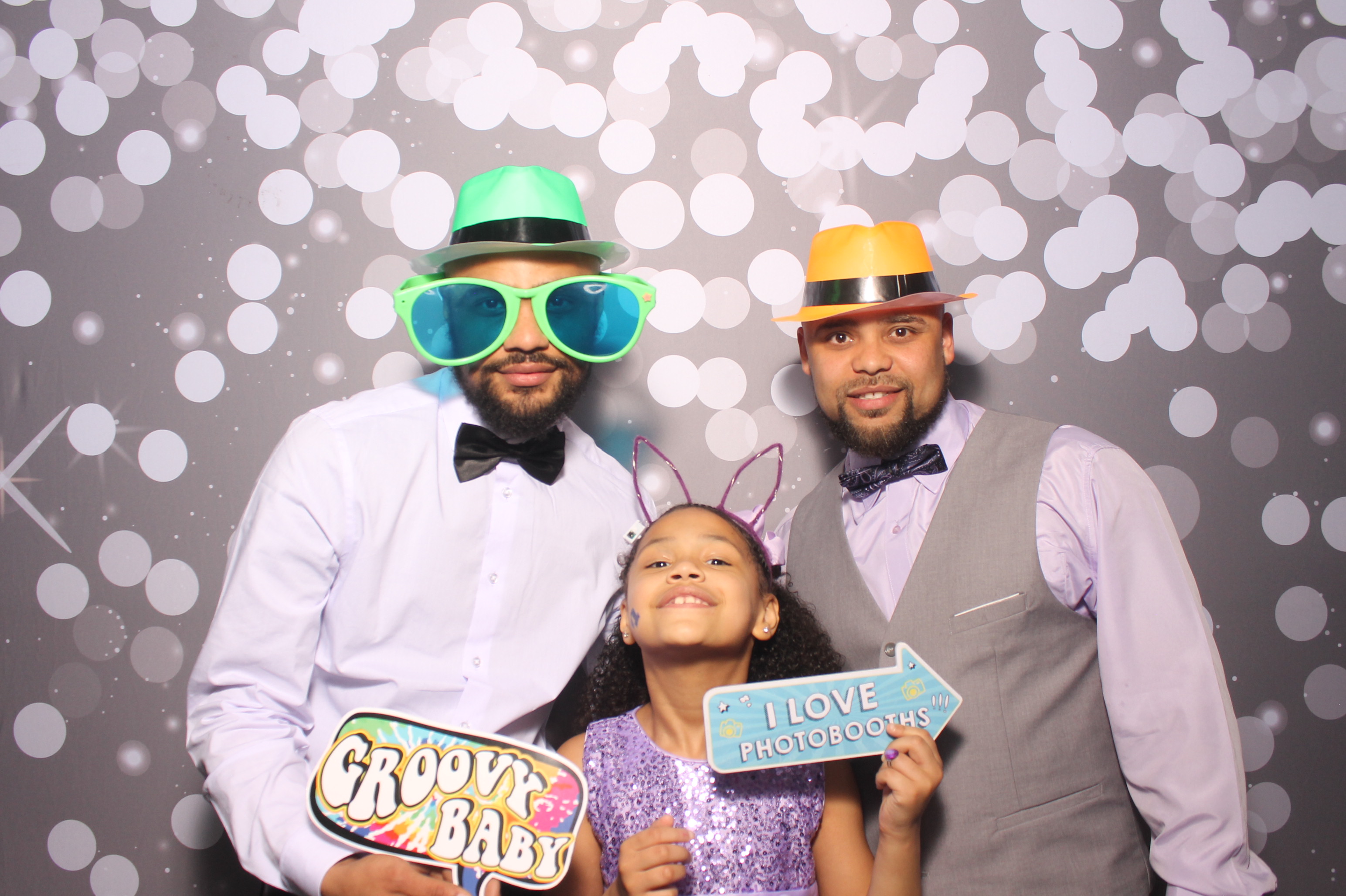 Father Daughter Cupcake Prom | View more photos from the event at gallery.photoboothcincy.com/u/PhotoBoothCincy/Father-Daughter-Cupcake-Prom-1