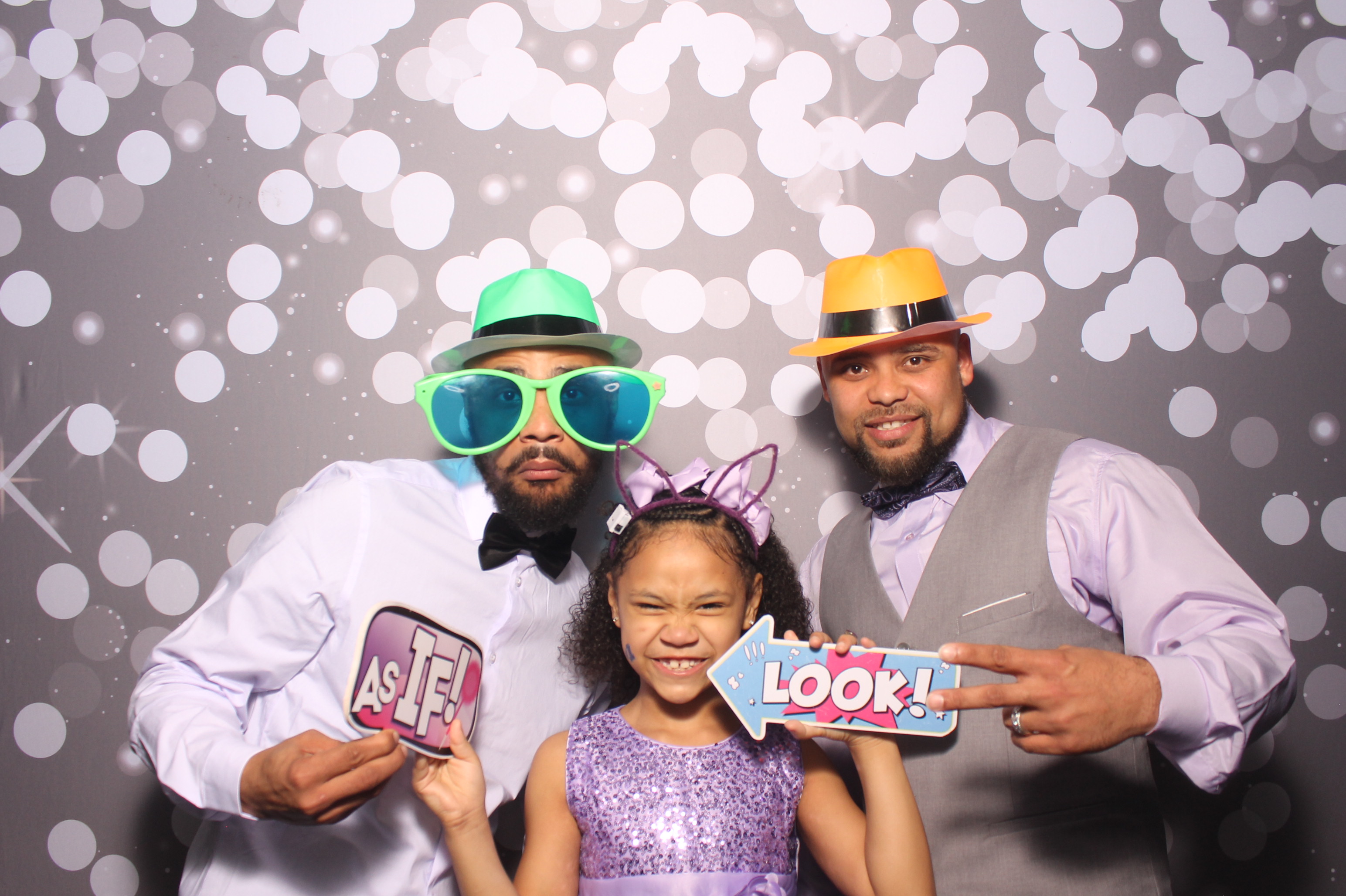 Father Daughter Cupcake Prom | View more photos from the event at gallery.photoboothcincy.com/u/PhotoBoothCincy/Father-Daughter-Cupcake-Prom-1