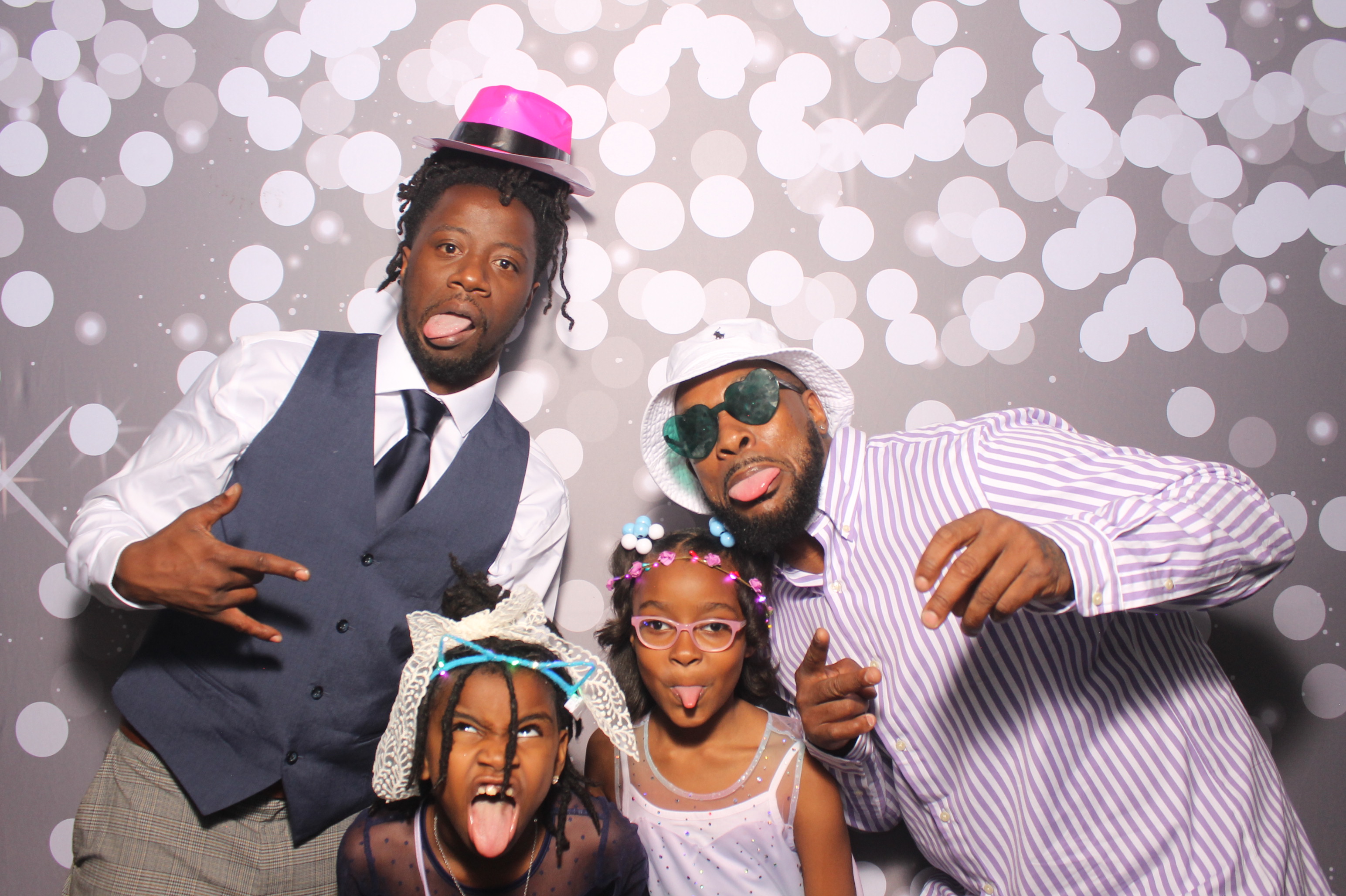 Father Daughter Cupcake Prom | View more photos from the event at gallery.photoboothcincy.com/u/PhotoBoothCincy/Father-Daughter-Cupcake-Prom-1