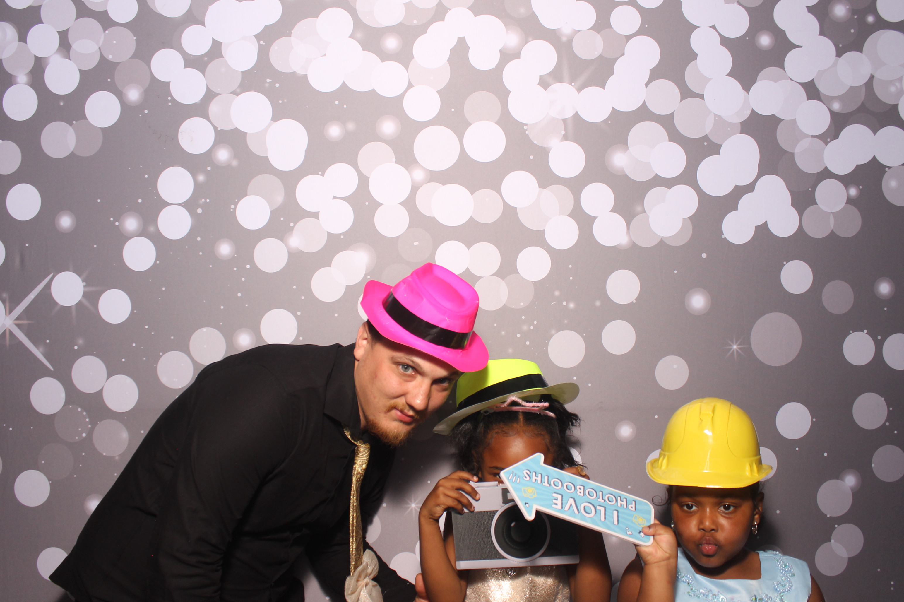 Father Daughter Cupcake Prom | View more photos from the event at gallery.photoboothcincy.com/u/PhotoBoothCincy/Father-Daughter-Cupcake-Prom-1