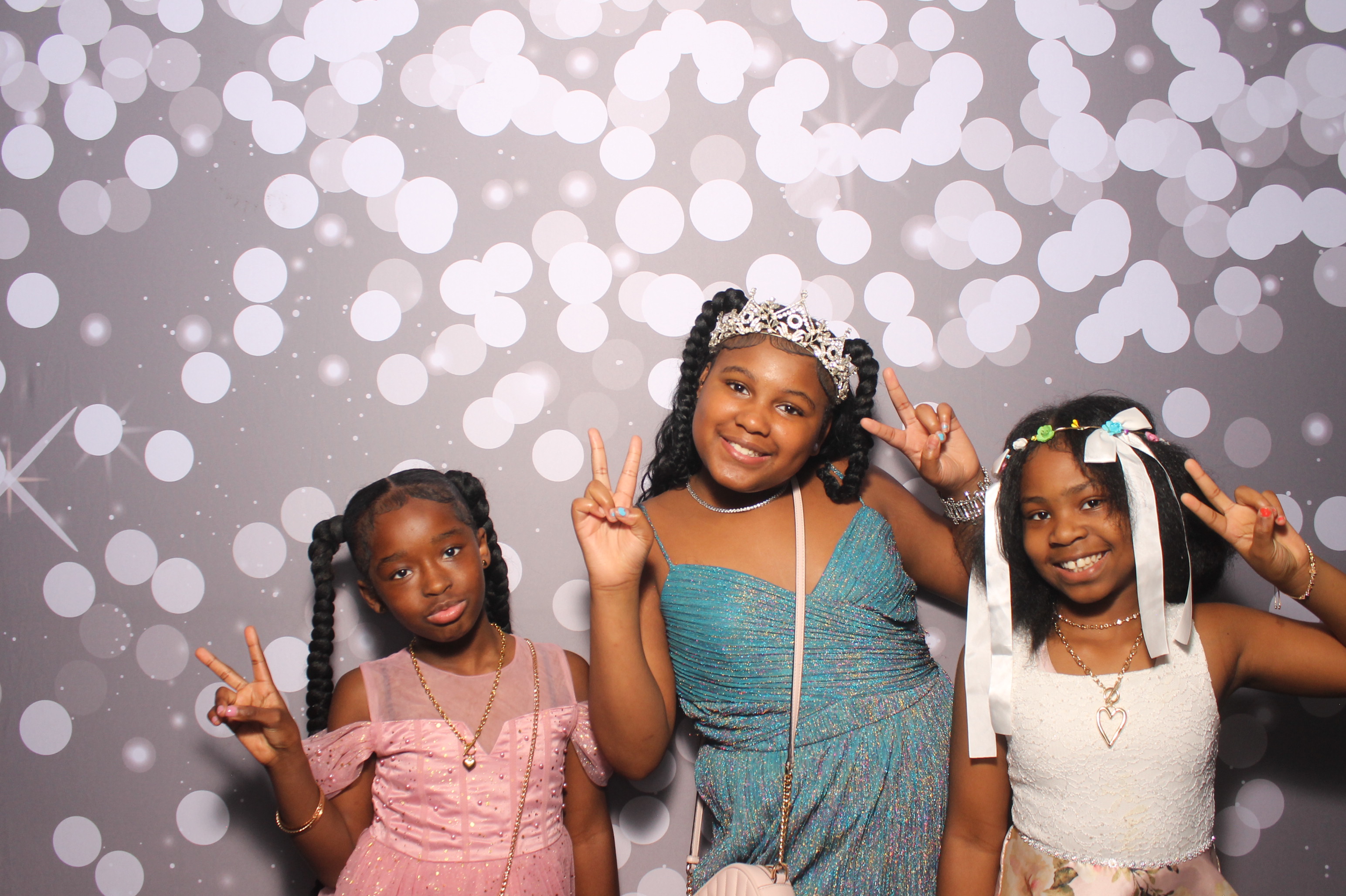 Father Daughter Cupcake Prom | View more photos from the event at gallery.photoboothcincy.com/u/PhotoBoothCincy/Father-Daughter-Cupcake-Prom-1