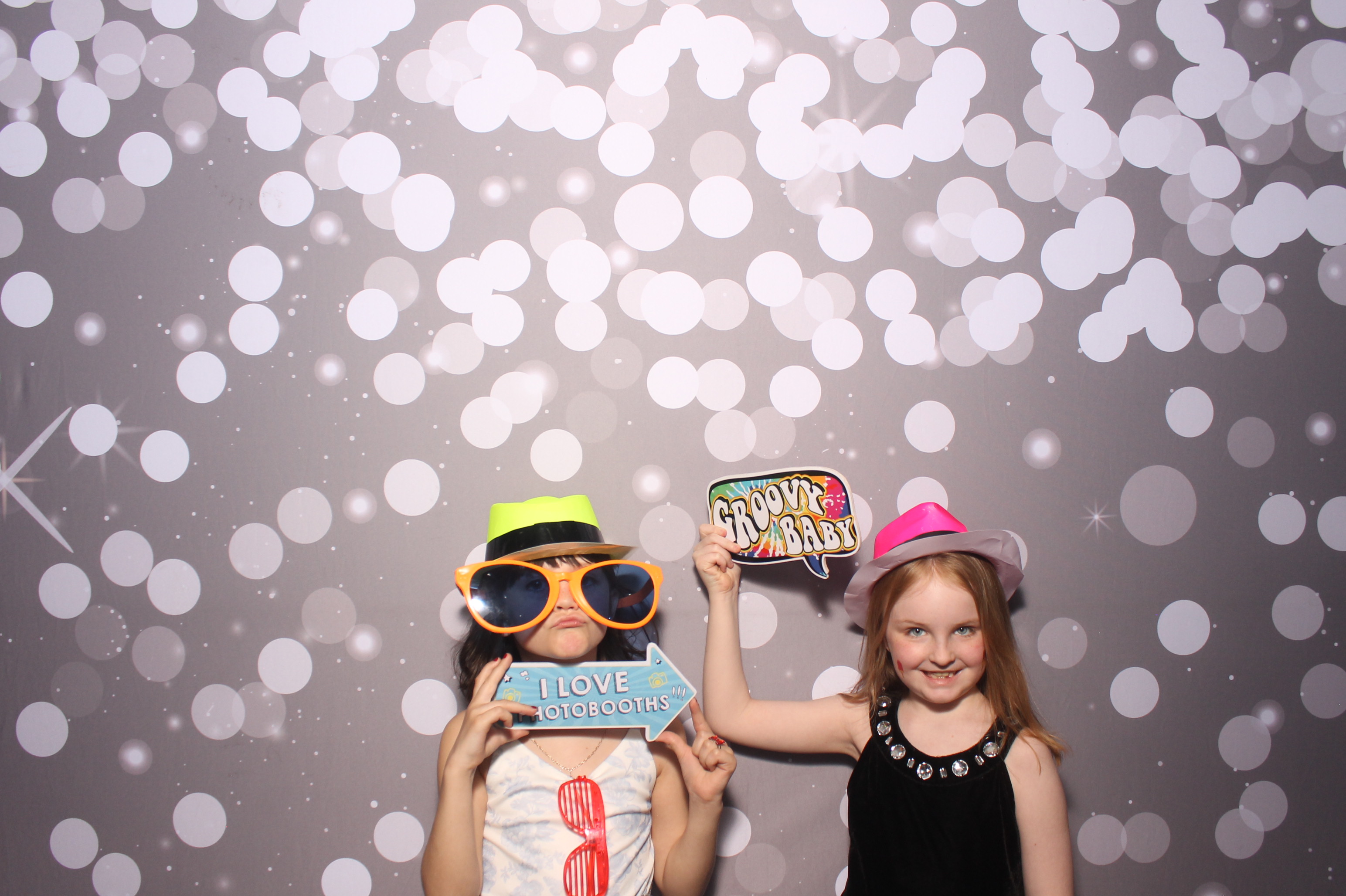 Father Daughter Cupcake Prom | View more photos from the event at gallery.photoboothcincy.com/u/PhotoBoothCincy/Father-Daughter-Cupcake-Prom-1