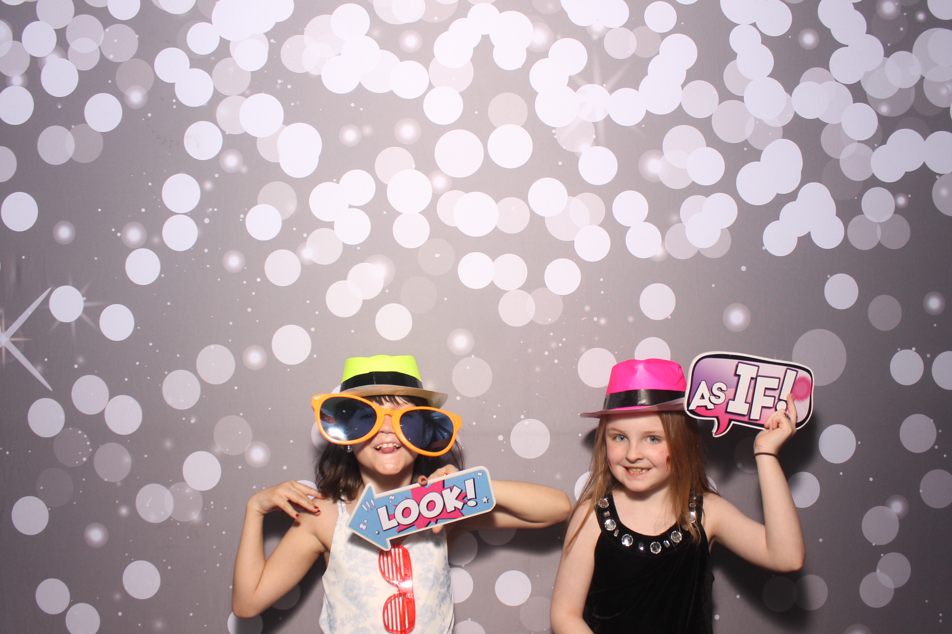 Father Daughter Cupcake Prom | View more photos from the event at gallery.photoboothcincy.com/u/PhotoBoothCincy/Father-Daughter-Cupcake-Prom-1