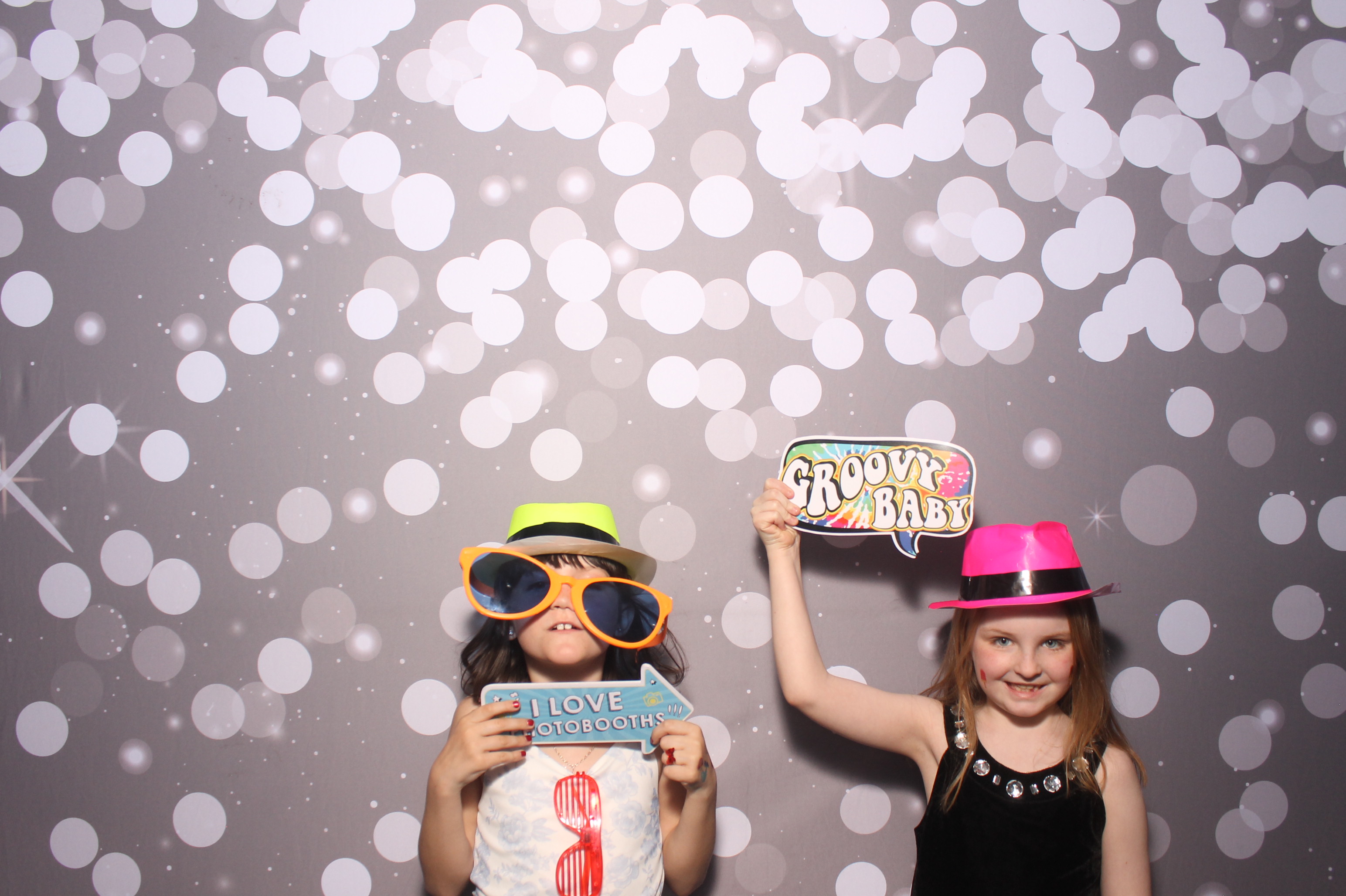 Father Daughter Cupcake Prom | View more photos from the event at gallery.photoboothcincy.com/u/PhotoBoothCincy/Father-Daughter-Cupcake-Prom-1